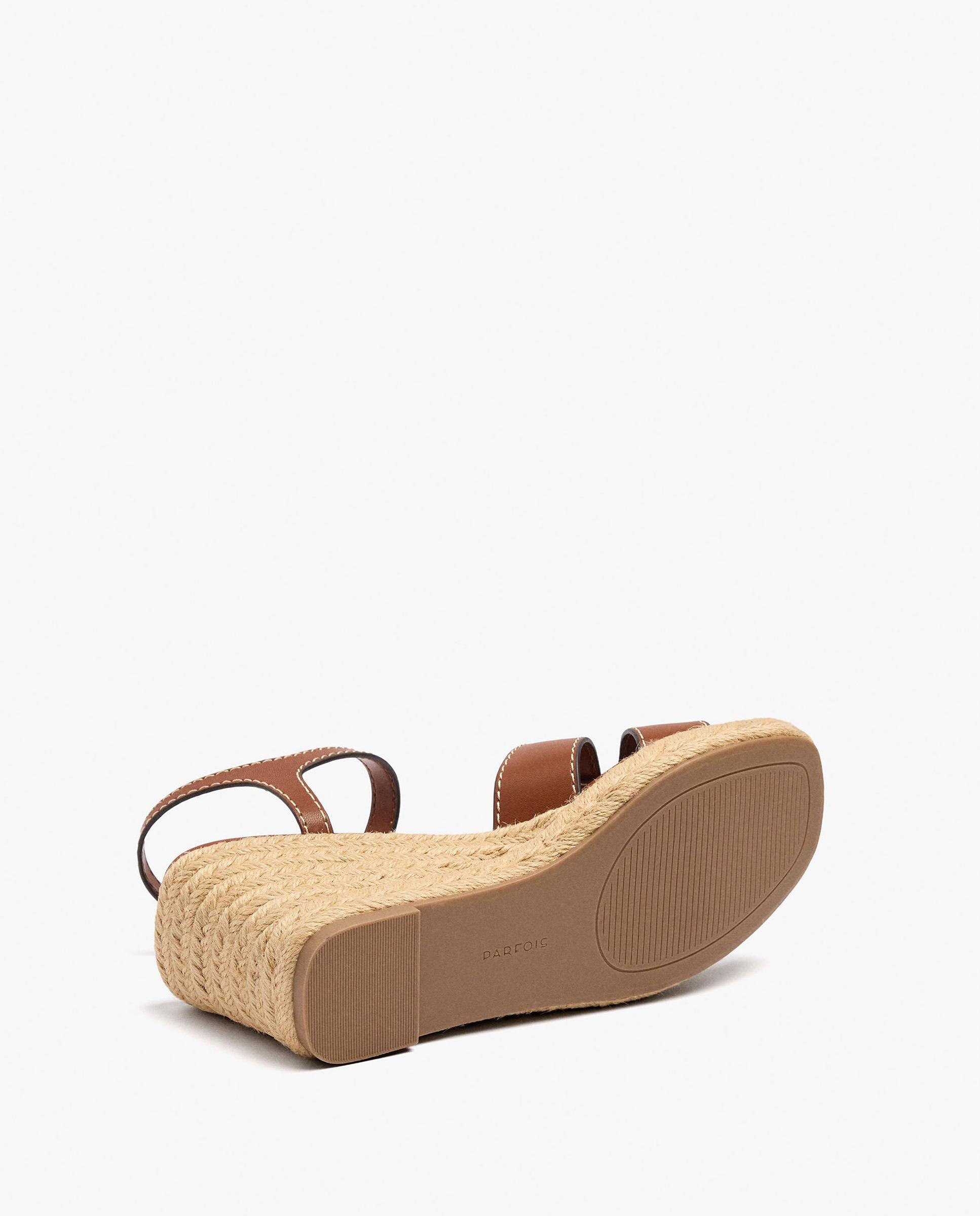 Sandalias de cuña de mujer con cierre de hebilla en liso - Parfois - Camel Camel-6