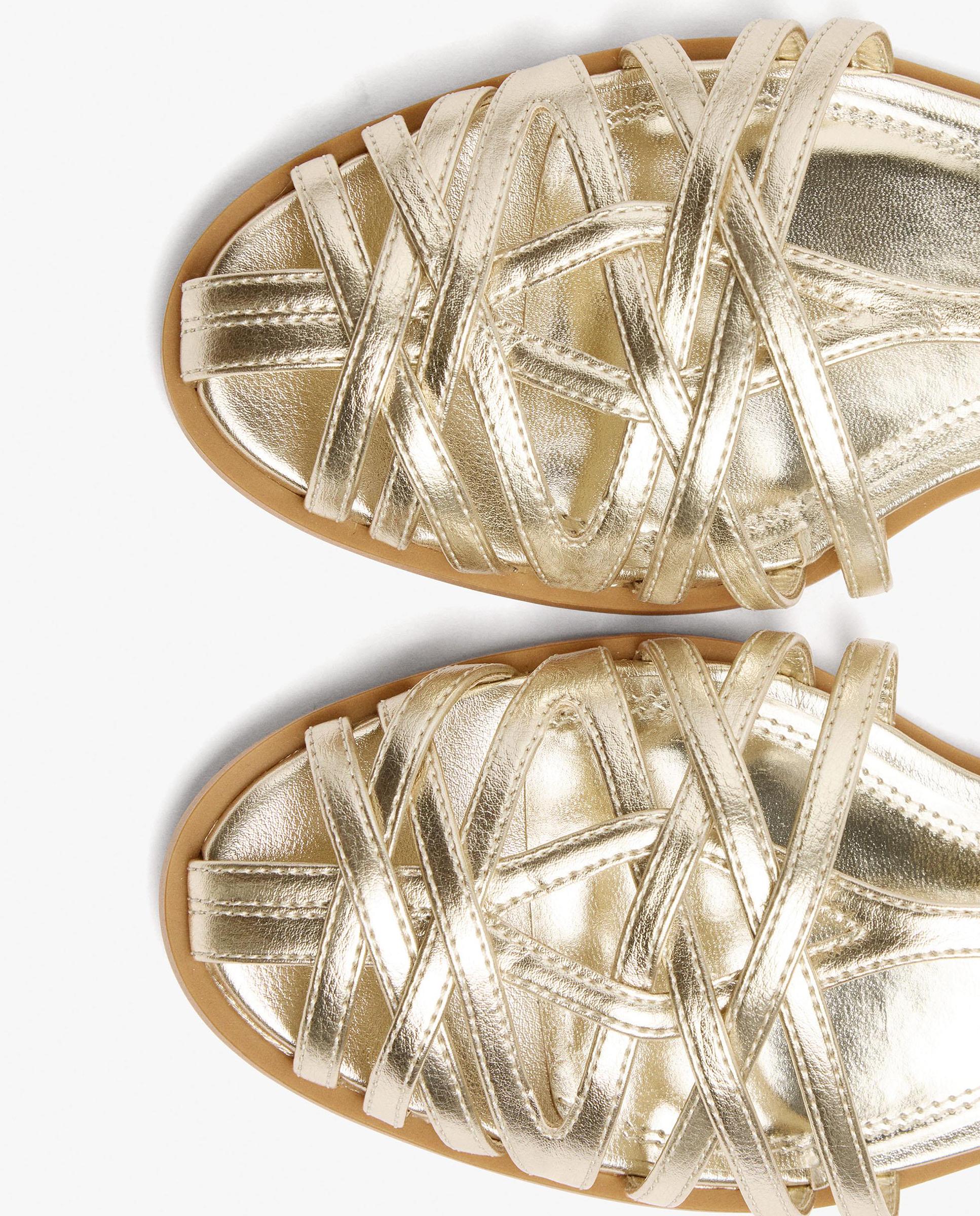 Sandalias planas de mujer estilo cangrejeras con cierre de hebilla - Parfois - Oro Oro-5