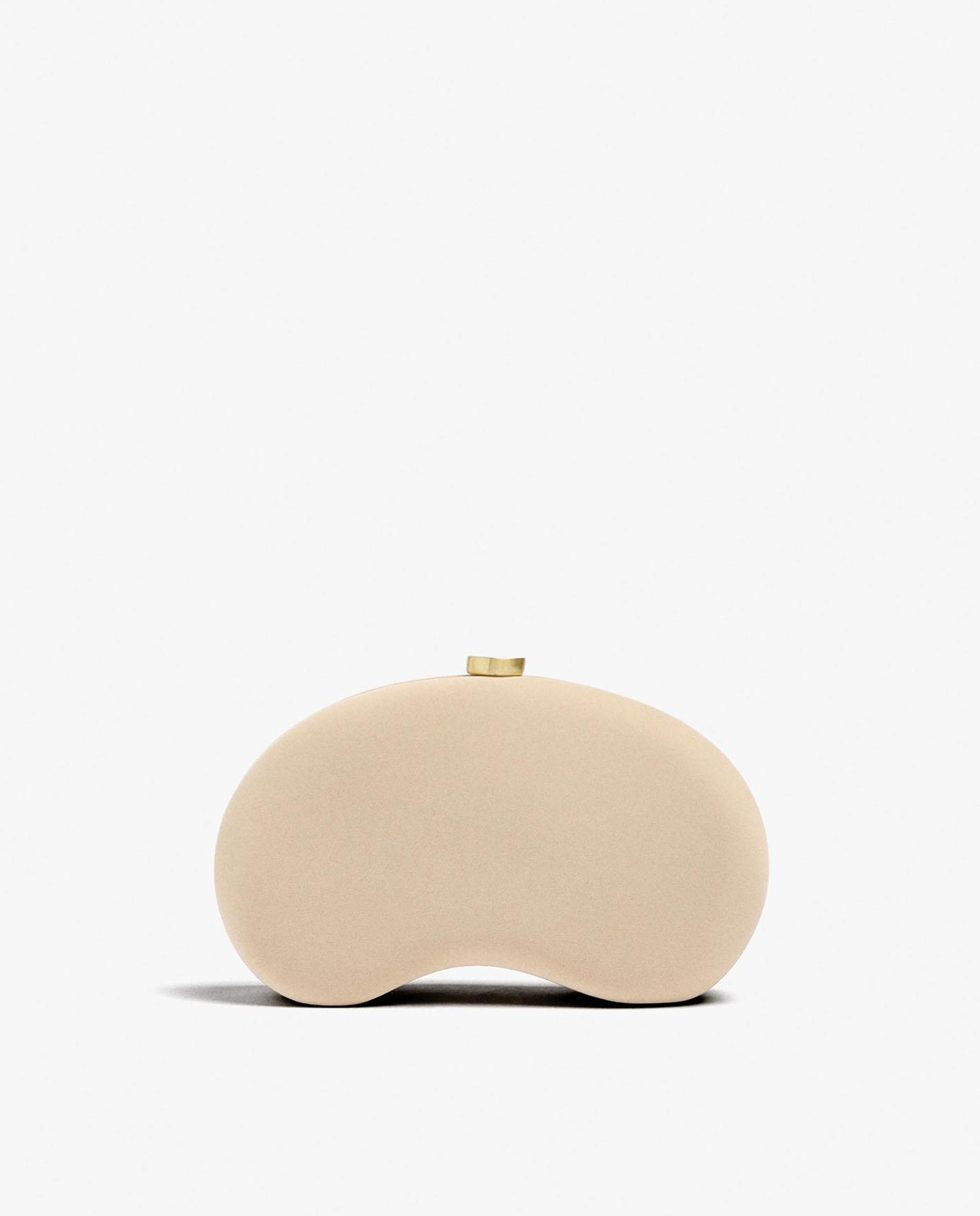 Imagen 0 de Bolso de fiesta estilo clutch convertible a bandolera con cierre de botón en liso Crudo