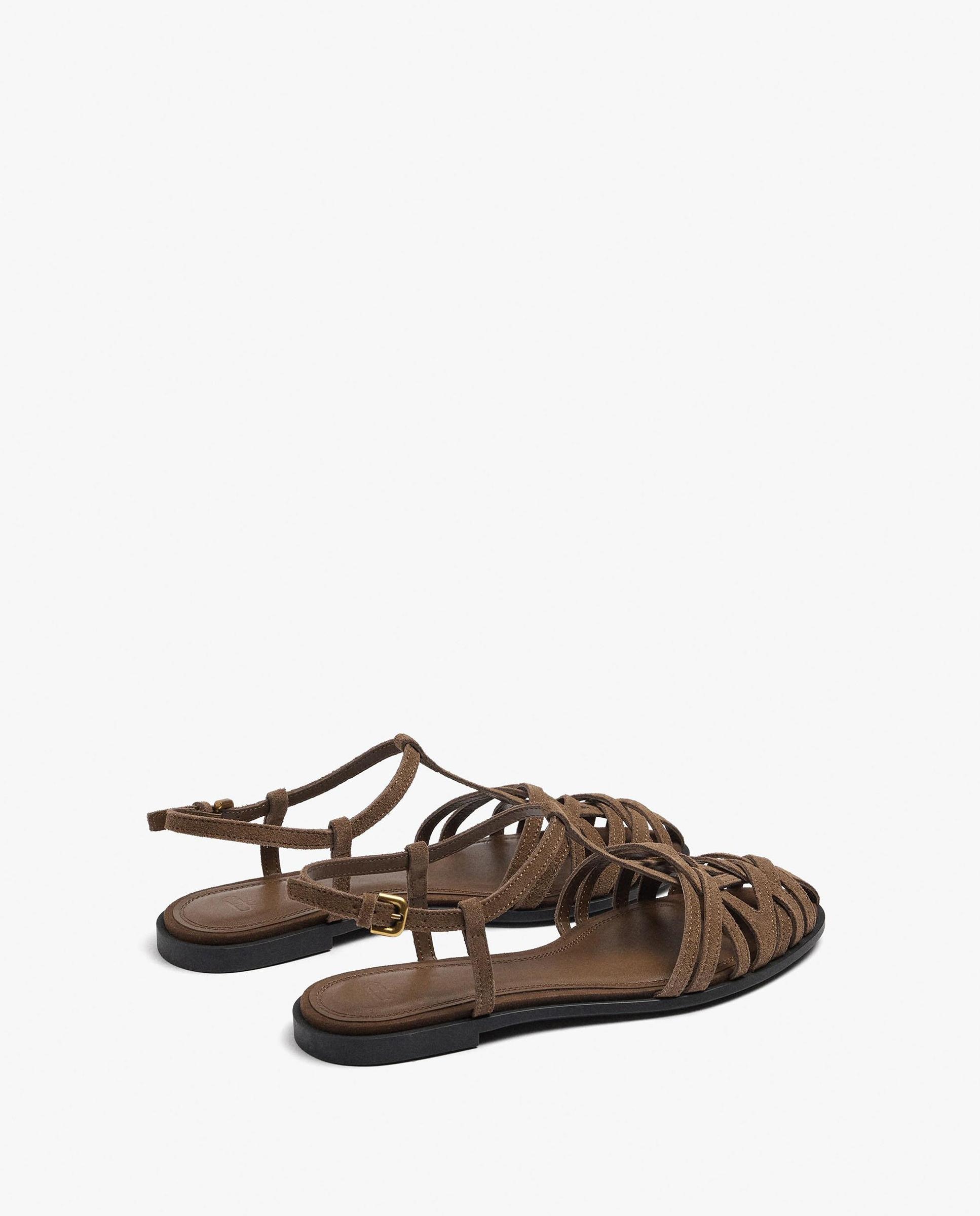 Sandalias planas de mujer de piel estilo cangrejeras con cierre de hebilla - Parfois - Camel Camel-4