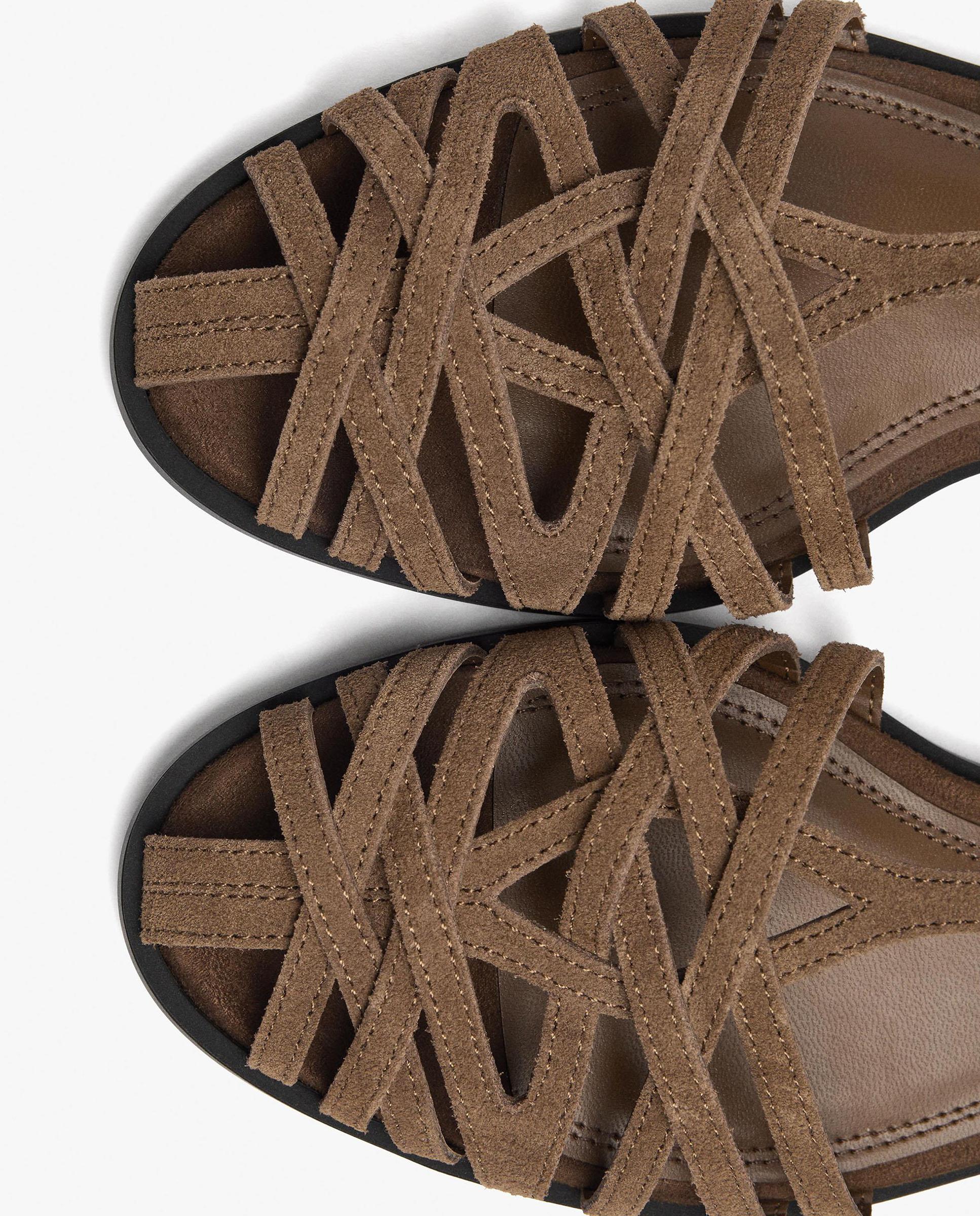 Sandalias planas de mujer de piel estilo cangrejeras con cierre de hebilla - Parfois - Camel Camel-5