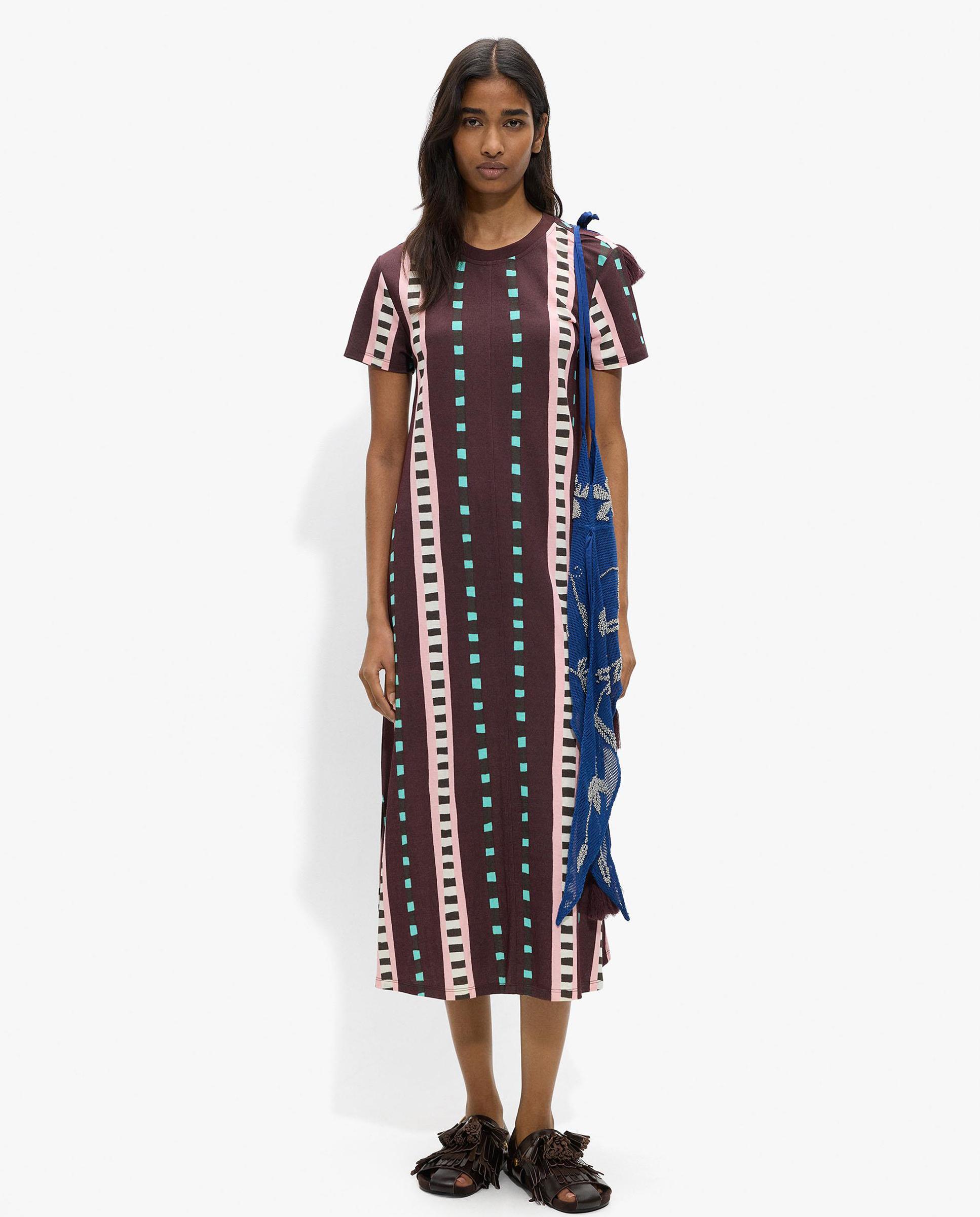Parfois - Vestido largo de manga corta con estampado geométrico.