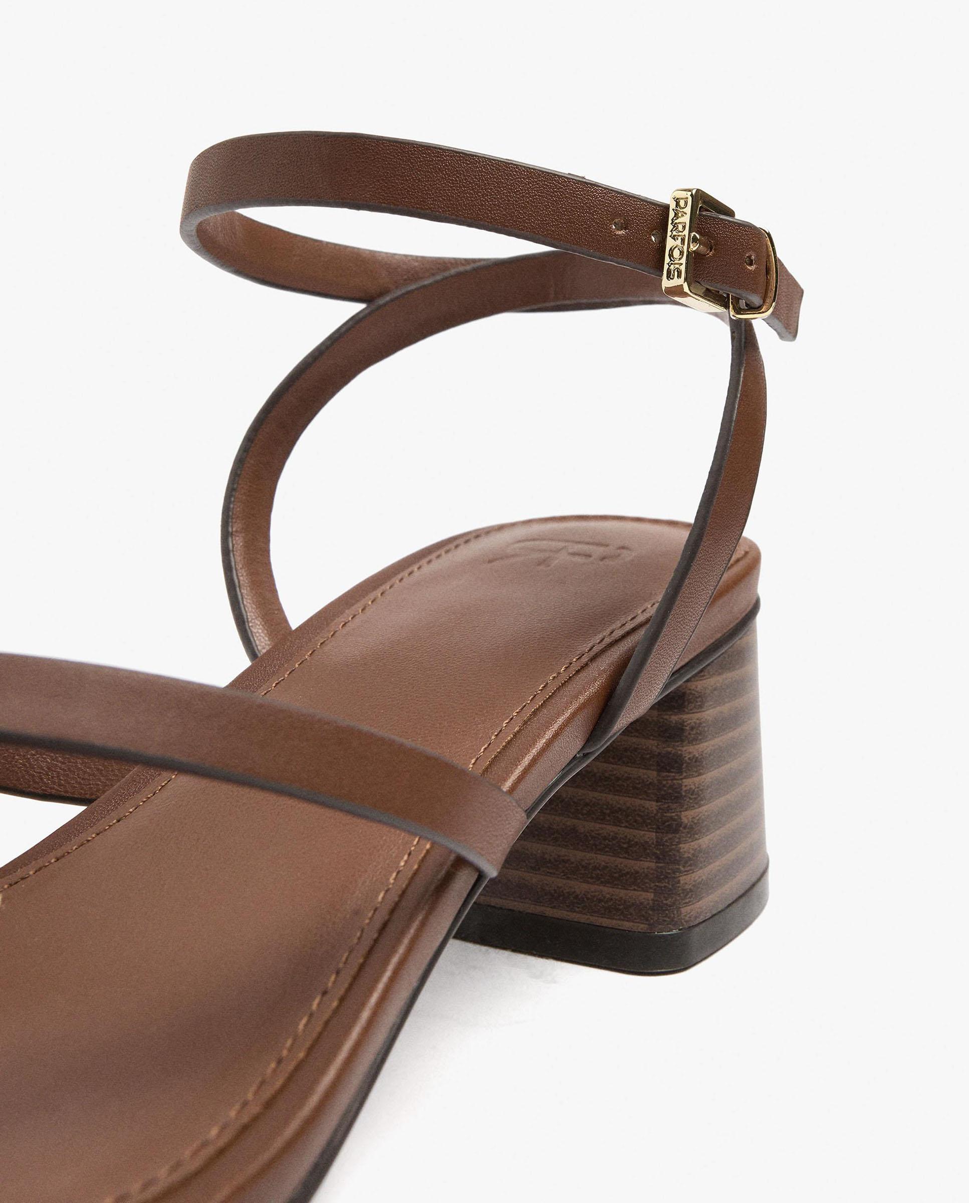 Sandalias de tacón de mujer con tiras cruzadas y cierre de hebilla - Parfois - Camel Camel-5