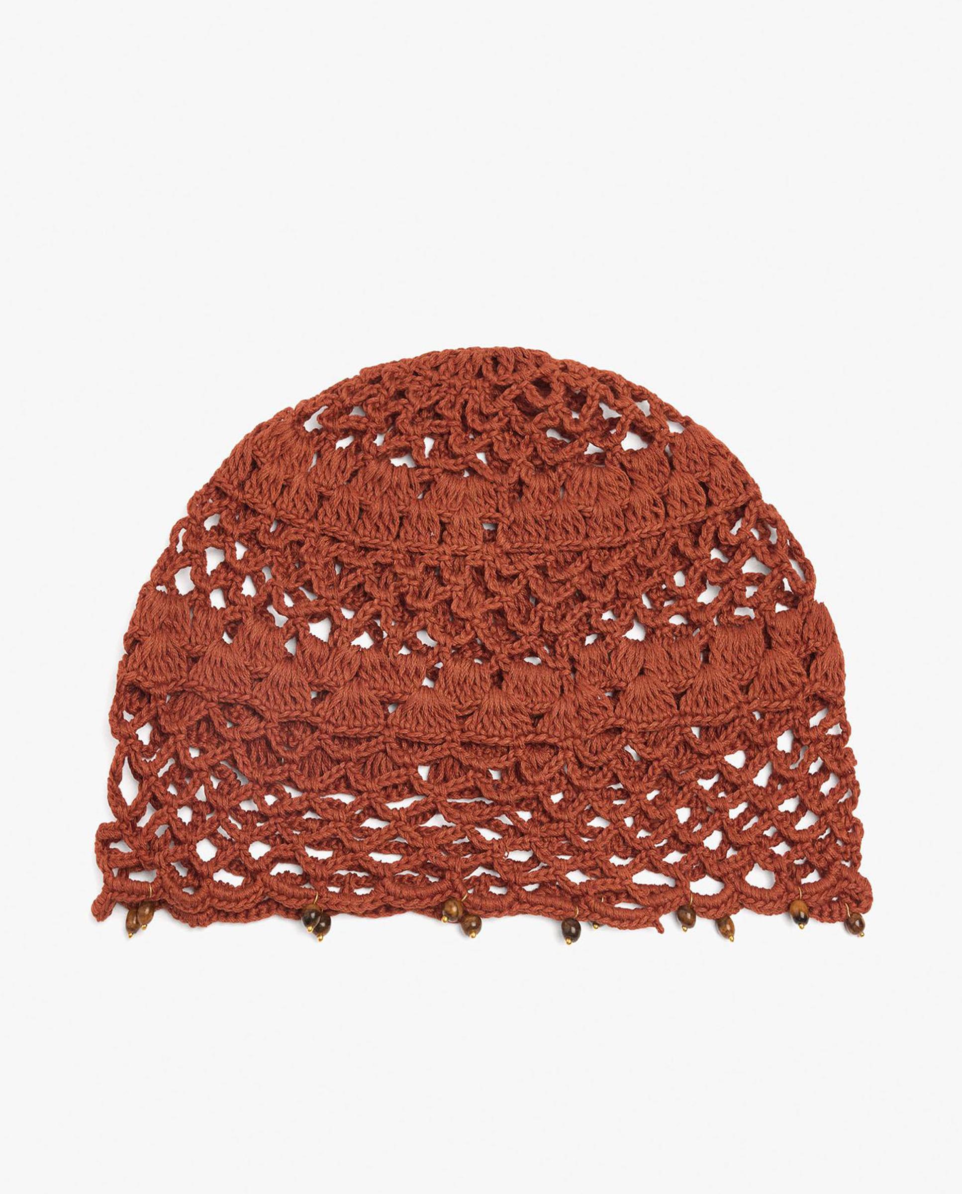 Gorro de mujer de crochet con cuentas decorativas