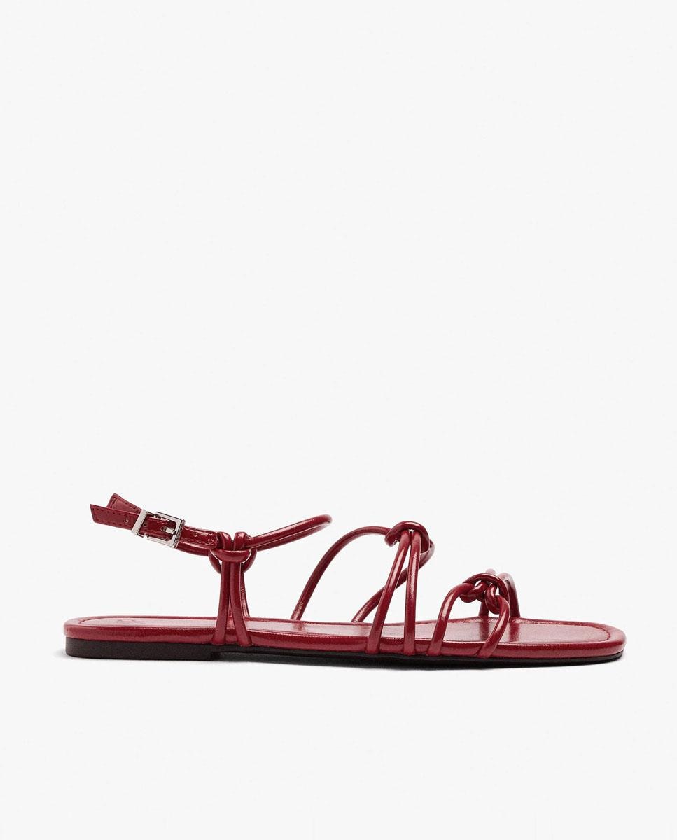 Parfois - Sandalias planas de mujer con tiras y cierre de hebilla.