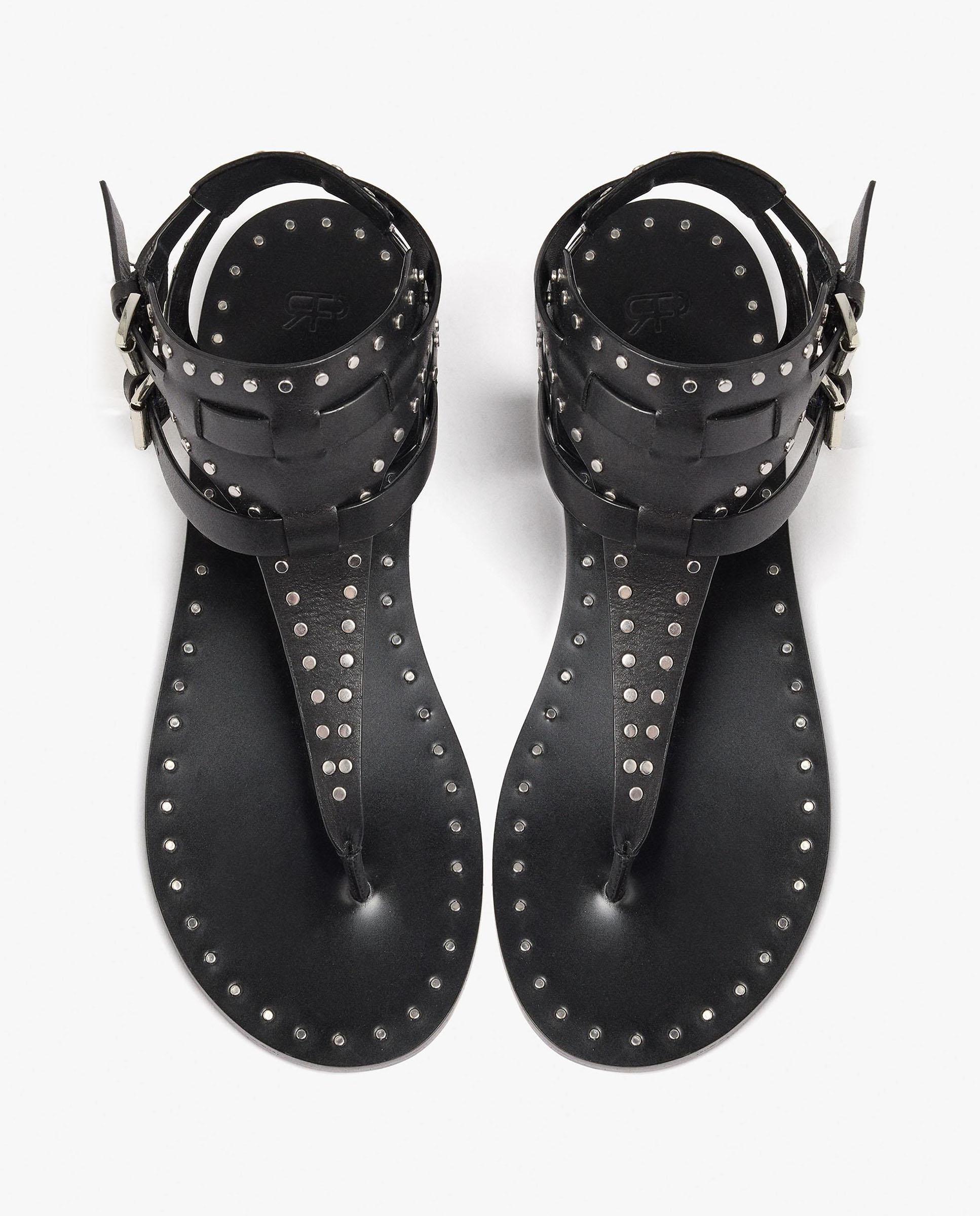 Sandalias de dedo de mujer de piel con tira ancha y tachuelas decorativas - Parfois - Negro Negro-4