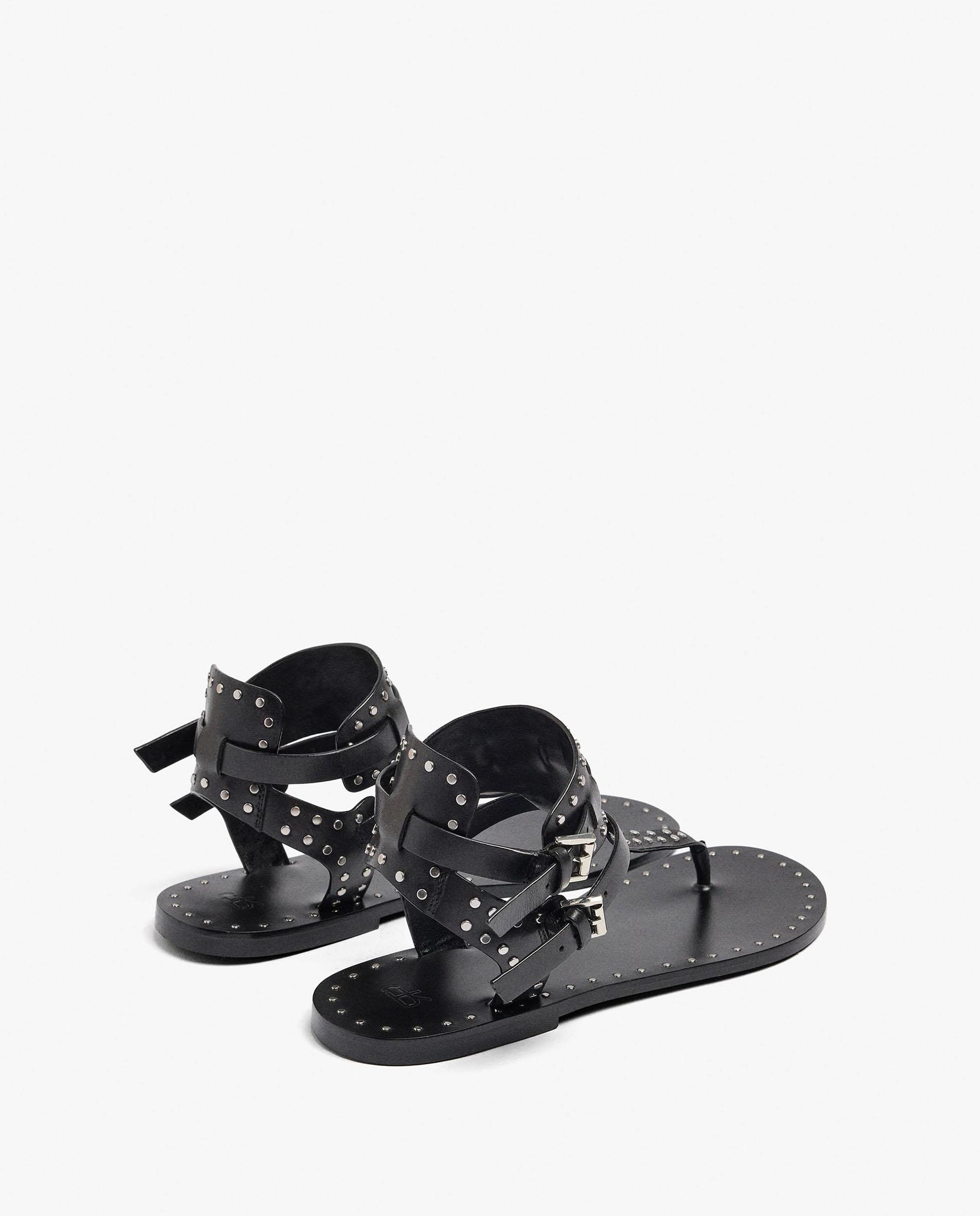 Sandalias de dedo de mujer de piel con tira ancha y tachuelas decorativas - Parfois - Negro Negro-6