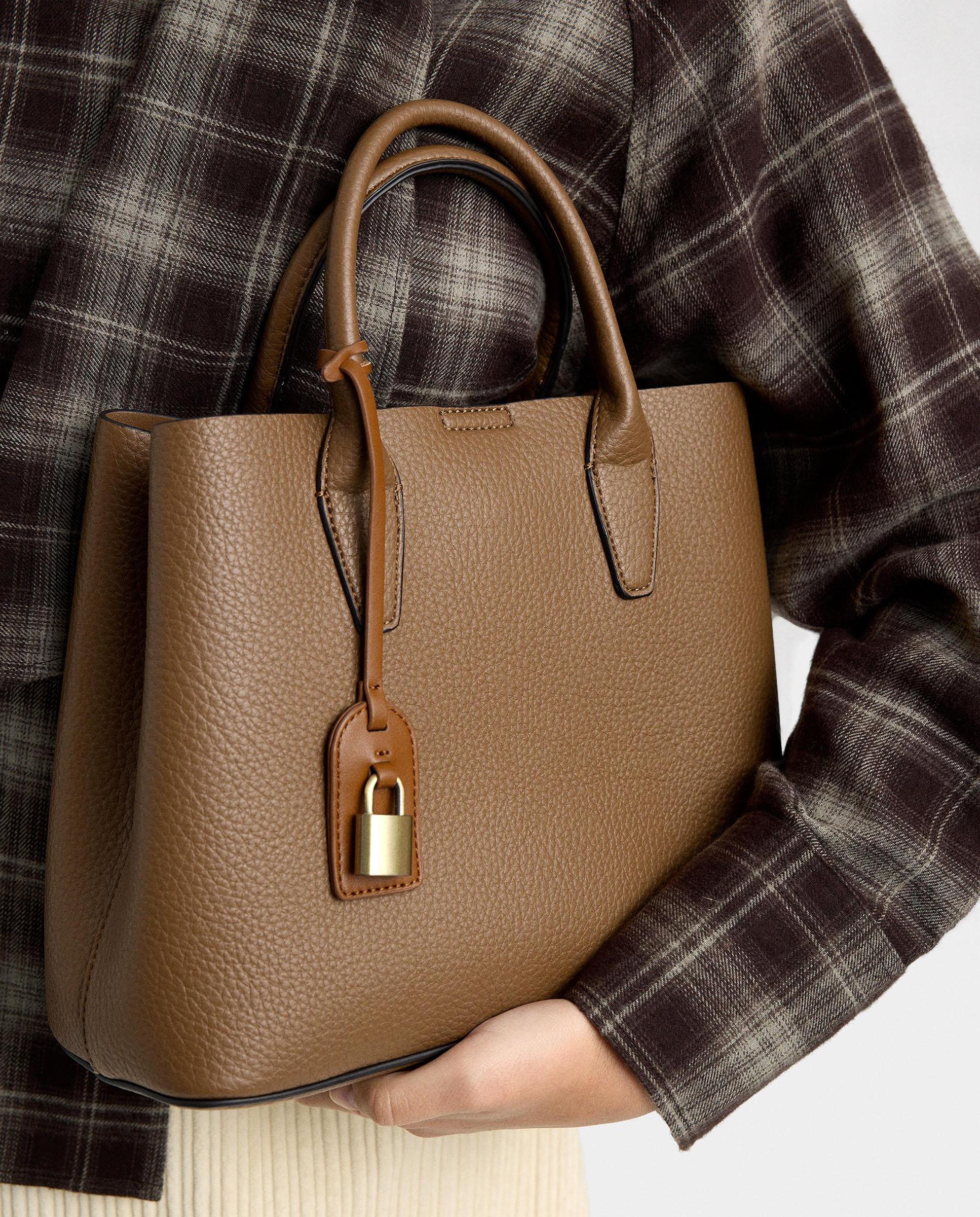 Bolso de mano estilo tote convertible a bandolera con cierre imantado en liso - Parfois - Camel Camel-2
