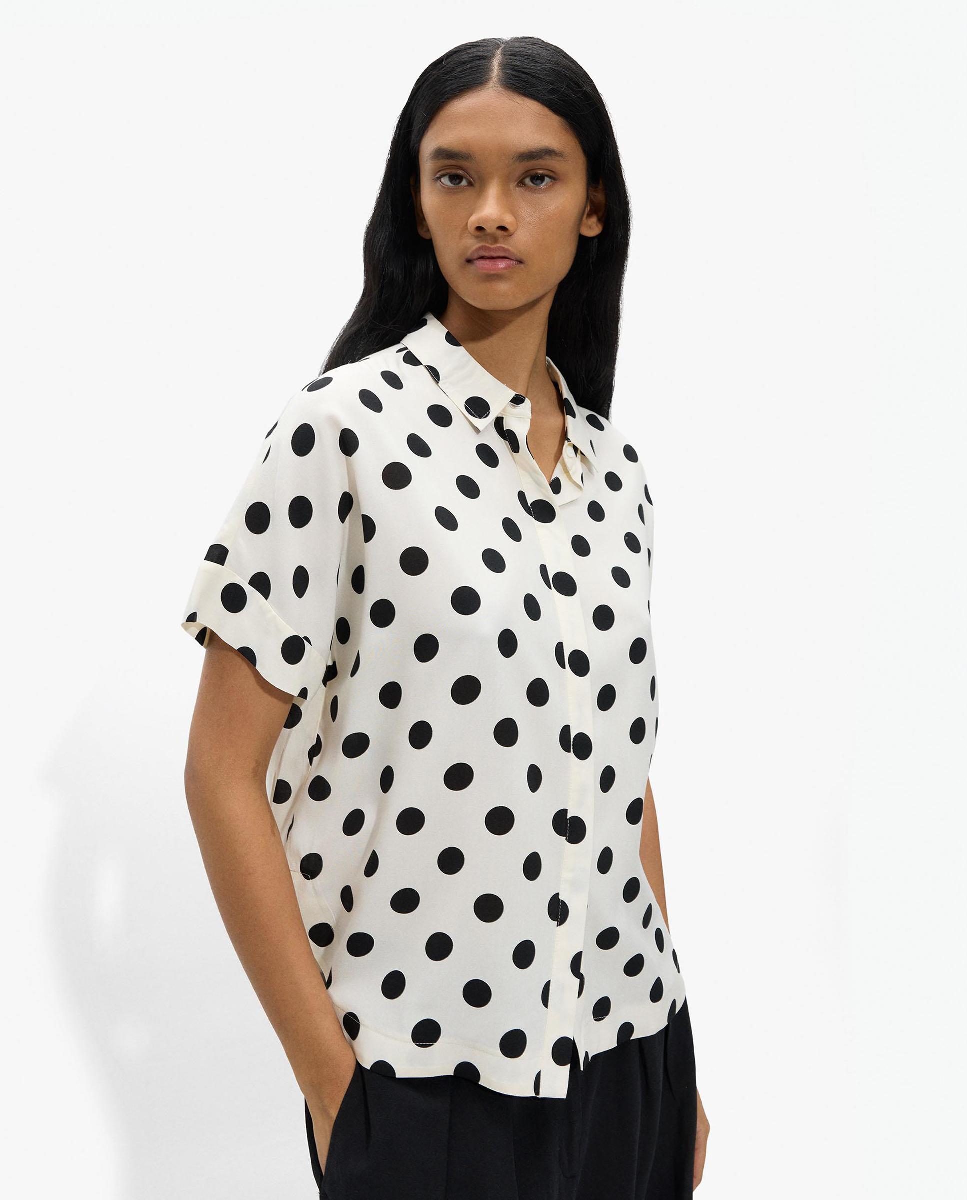 Parfois - Camisa de mujer 100% viscosa de manga corta con estampado de lunares.