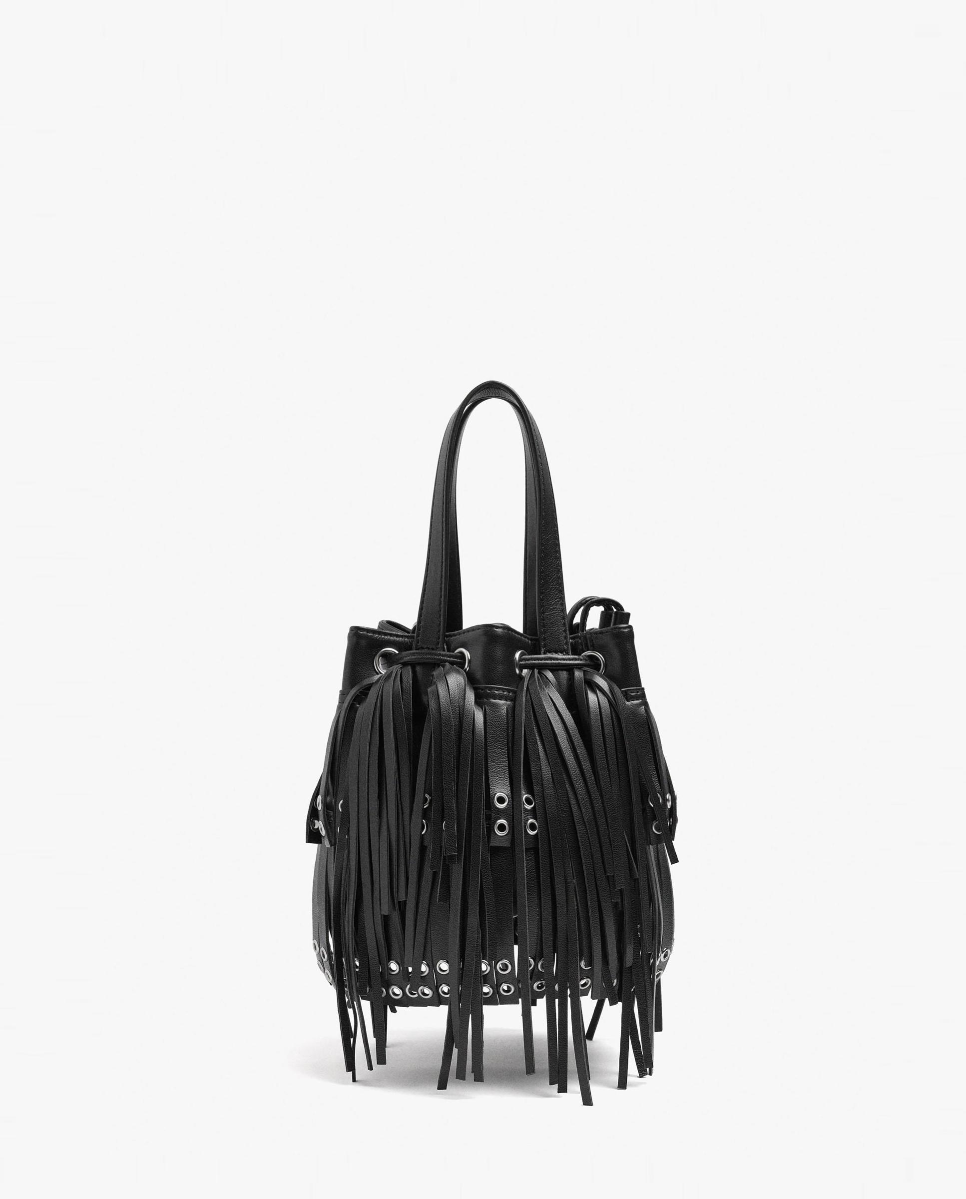 Bolso de hombro con flecos decorativos y cierre de cuerda - Parfois - Negro Negro-1