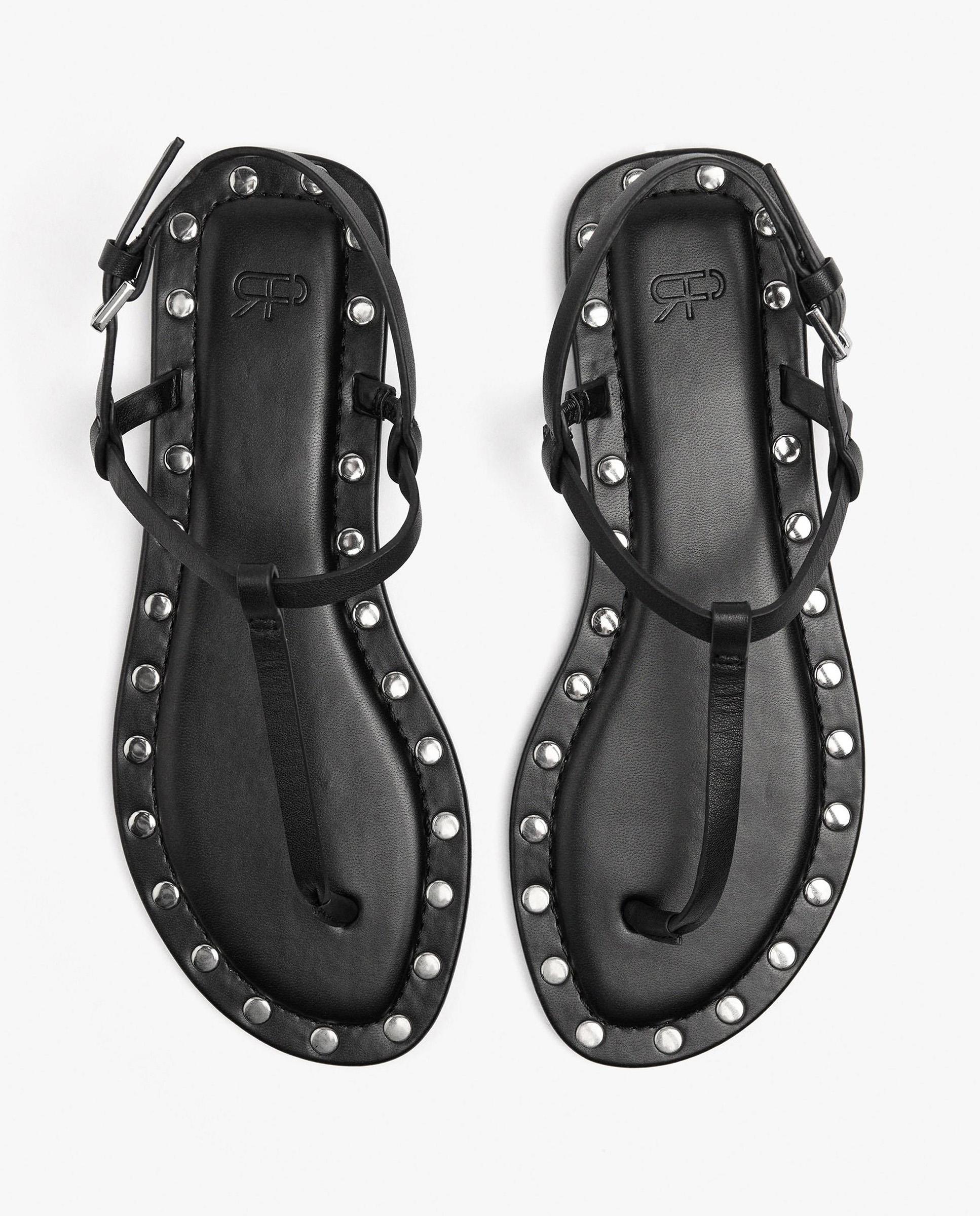 Sandalias de dedo de mujer de piel con cierre de hebilla y tachuelas decorativas - Parfois - Negro Negro-3