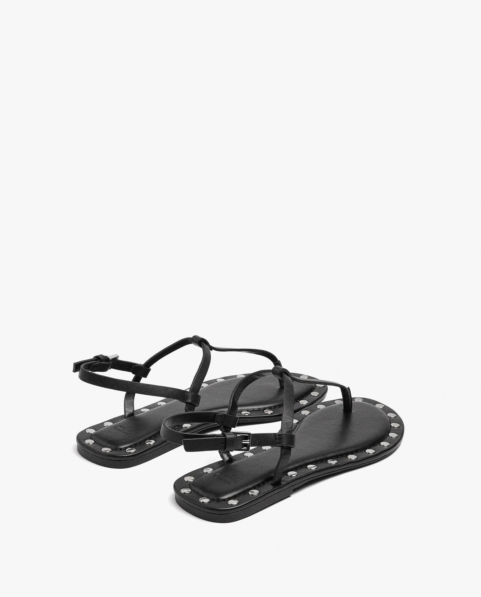 Sandalias de dedo de mujer de piel con cierre de hebilla y tachuelas decorativas - Parfois - Negro Negro-4