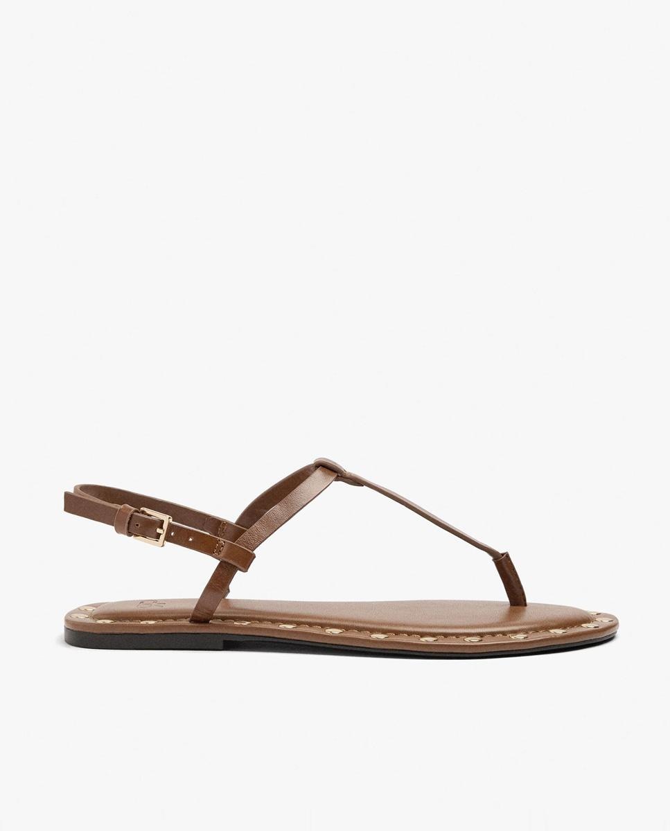 Sandalias de dedo de mujer de piel con cierre de hebilla y tachuelas decorativas - Parfois - Camel Camel-1