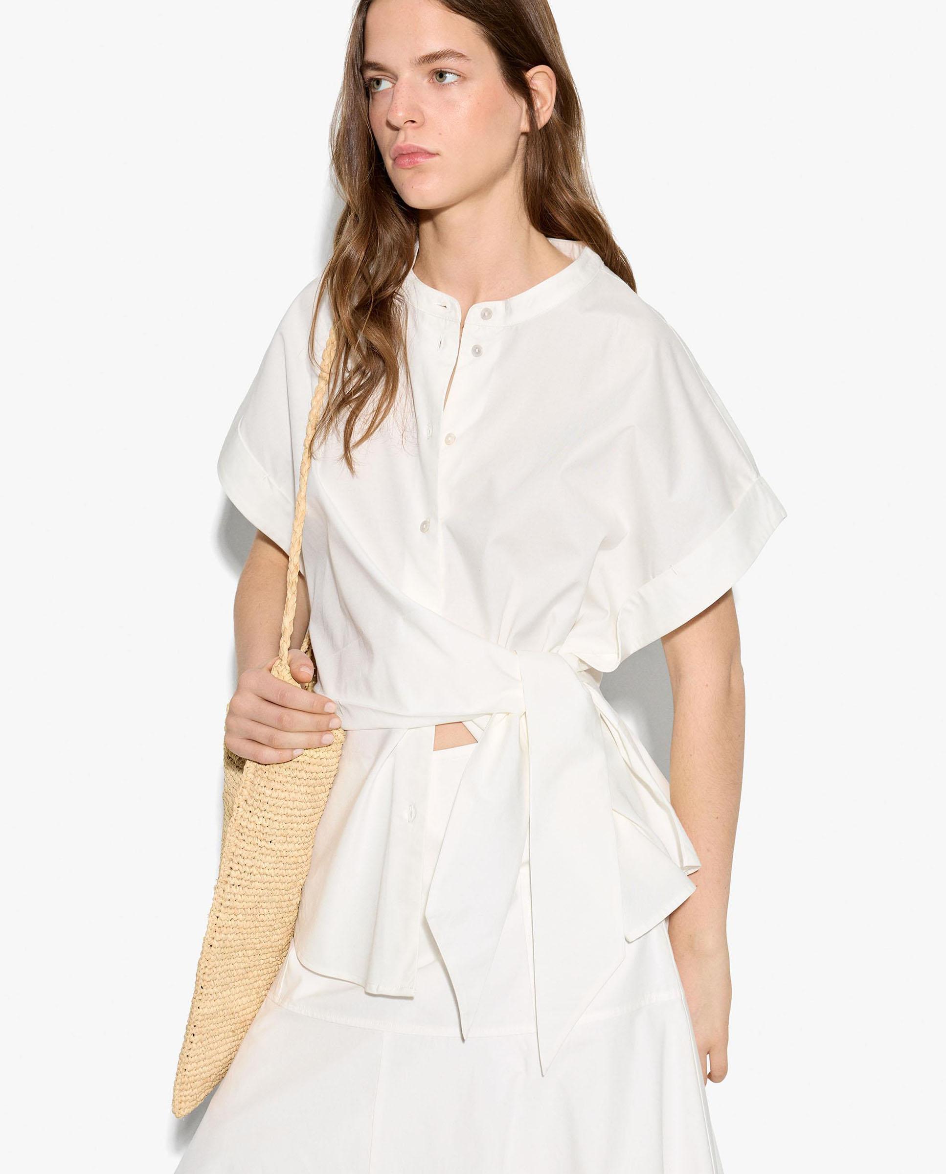Parfois - Camisa de mujer de manga corta con cuello mao en liso.