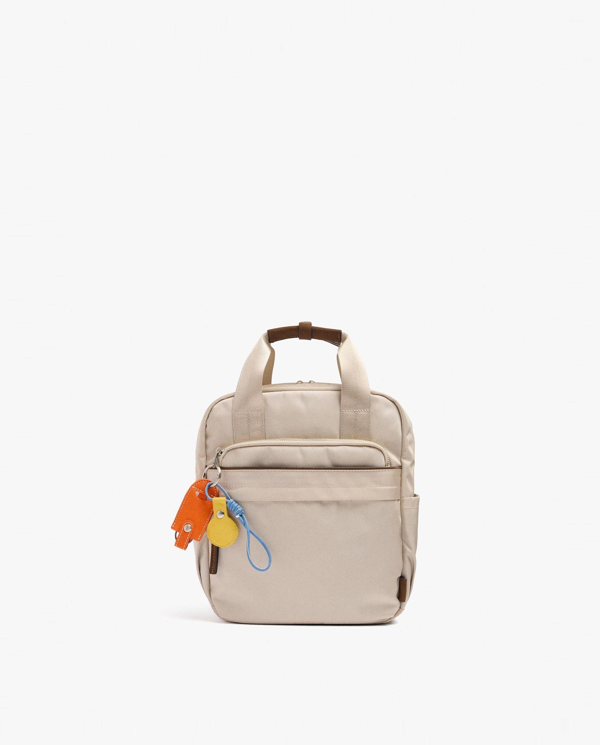Mochila de mujer con varios bolsillos y cierre de cremallera con colgante extraíble en liso - Parfois - Crudo Crudo-1