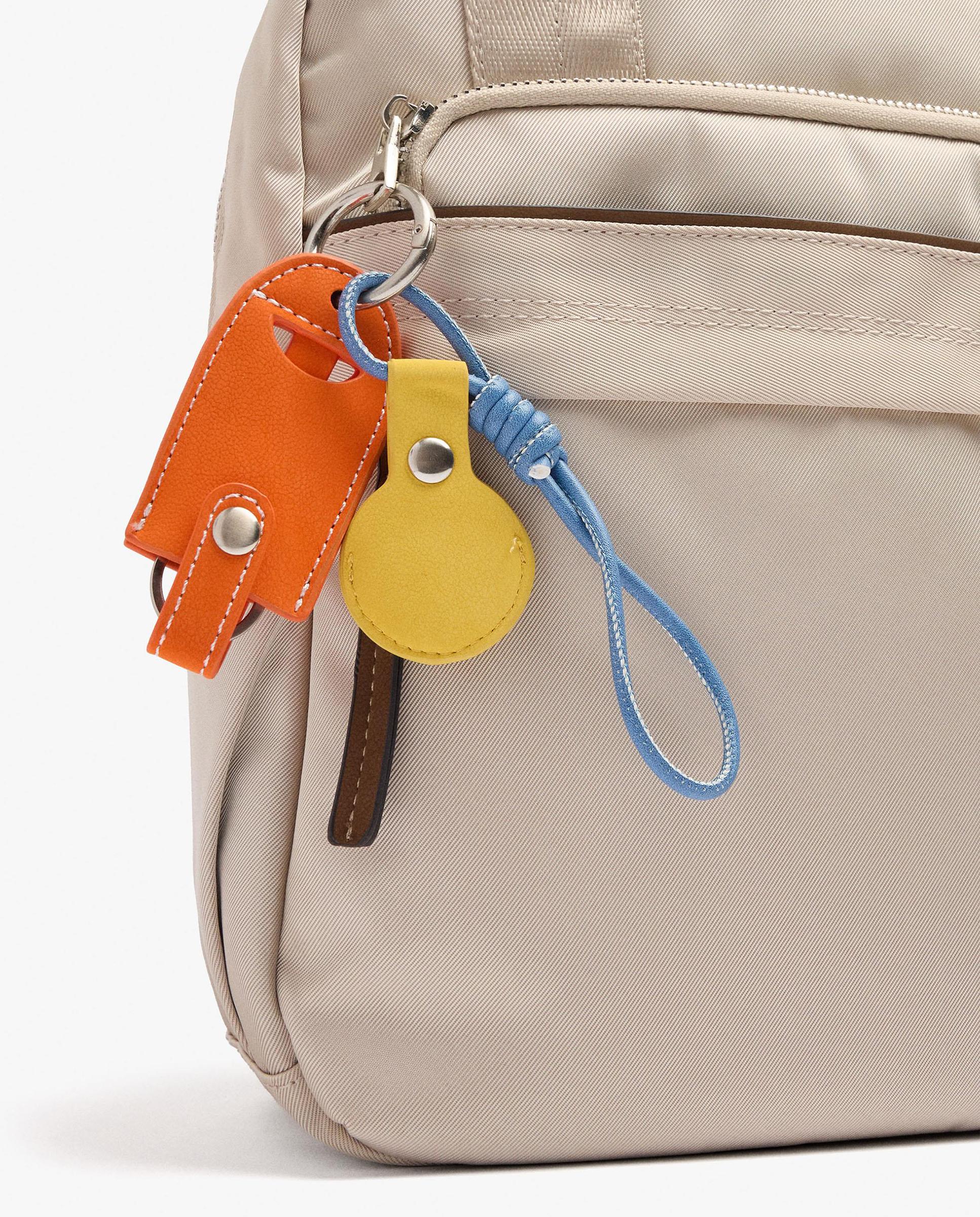 Mochila de mujer con varios bolsillos y cierre de cremallera con colgante extraíble en liso - Parfois - Crudo Crudo-3
