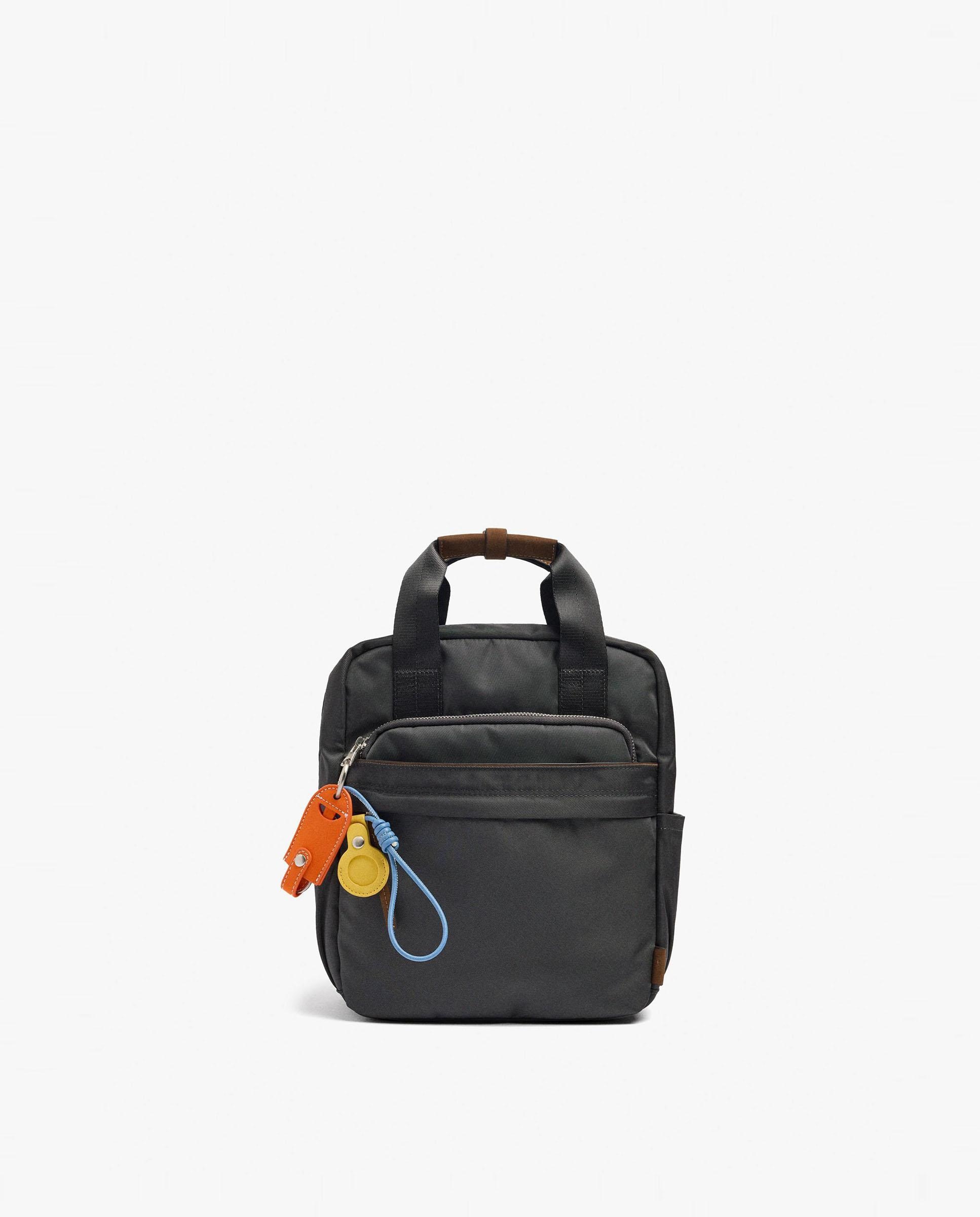 Mochila de mujer con varios bolsillos y cierre de cremallera con colgante extraíble en liso - Parfois - Negro Negro-1