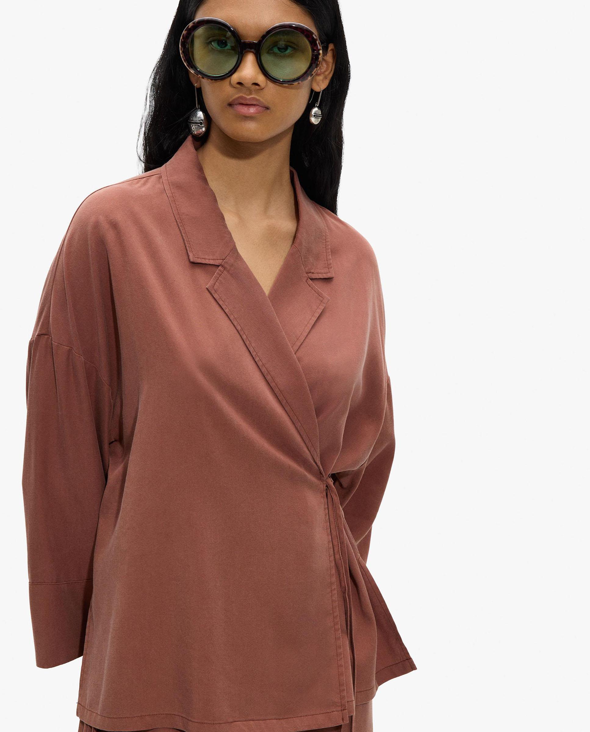 Parfois - Camisa de mujer 100% liocel cruzada en liso.