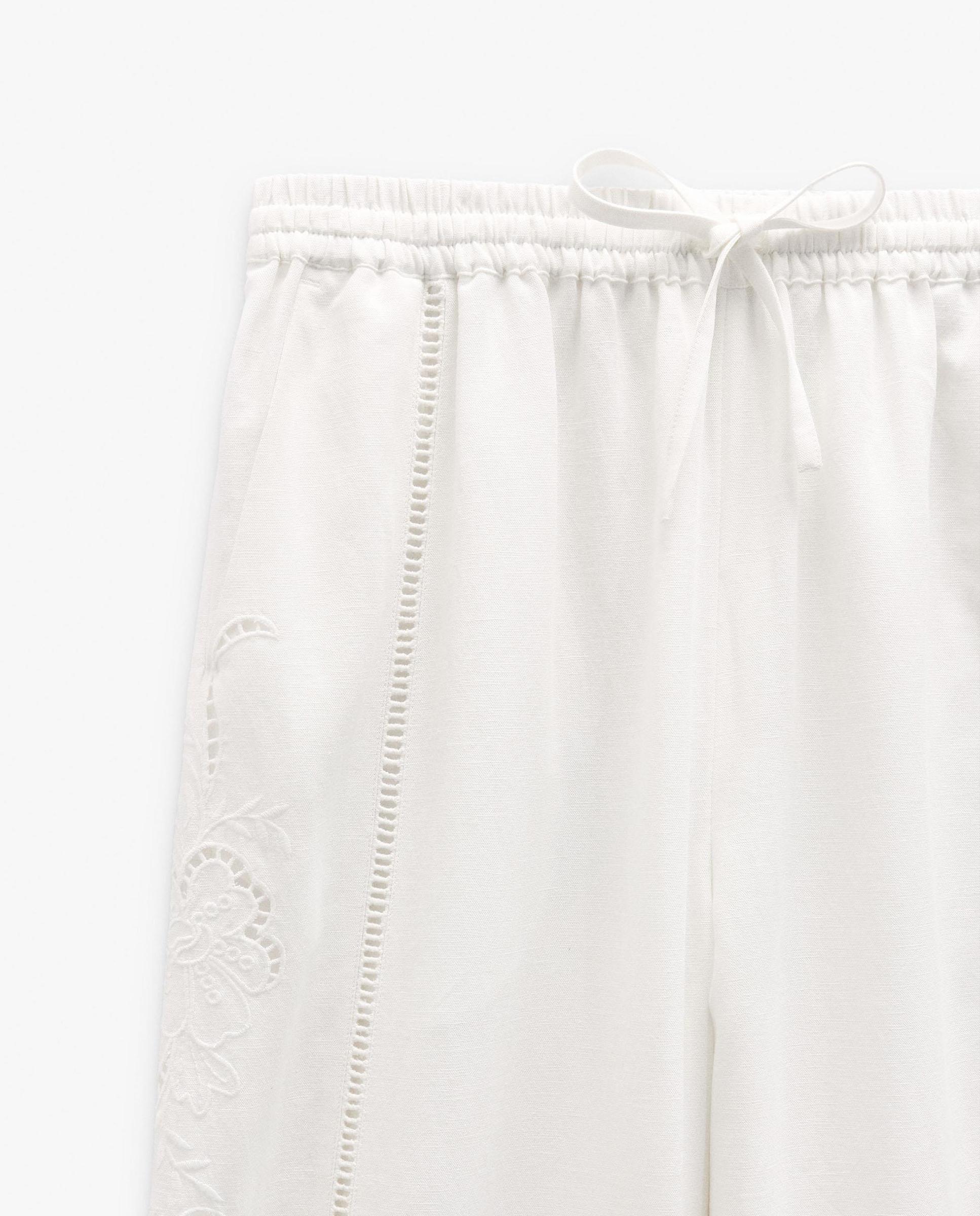 Pantalones rectos de mujer con cordón ajustable y detalles bordados - Parfois - Crudo Crudo-5