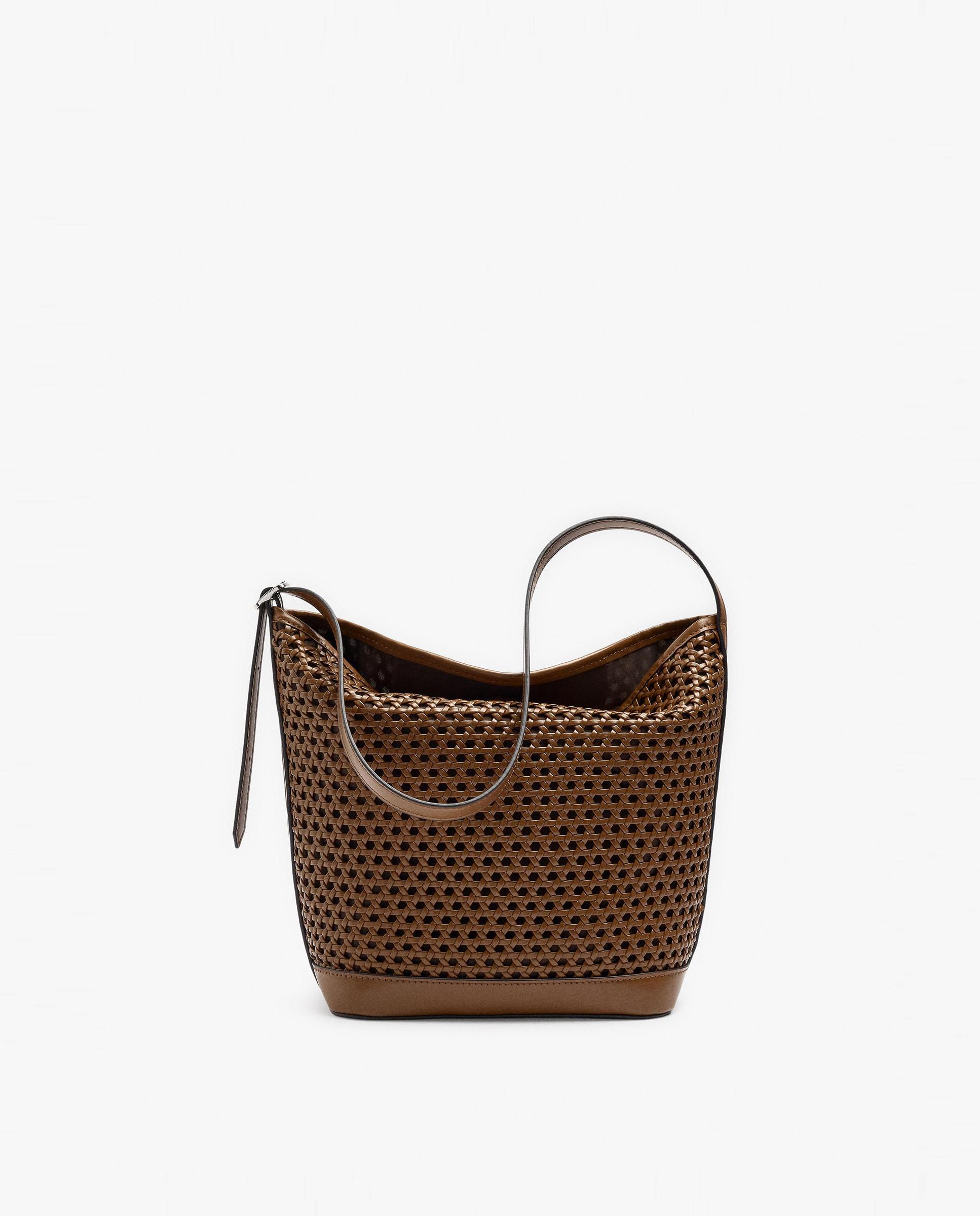 Bandolera de mujer estilo bombonera trenzado con cierre imantado en liso - Parfois - Camel Camel-1