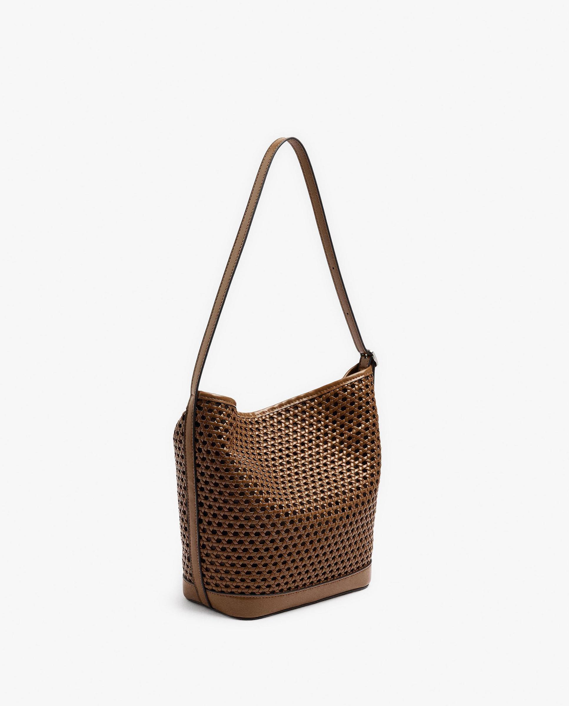 Bandolera de mujer estilo bombonera trenzado con cierre imantado en liso - Parfois - Camel Camel-4