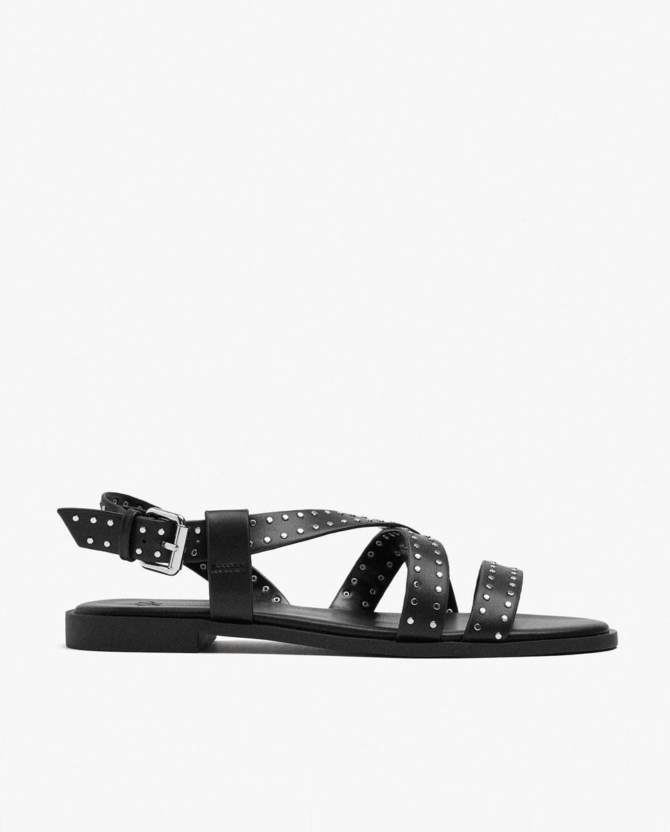 Parfois - Sandalias planas de mujer con tiras cruzadas y tachuelas decorativas en liso.