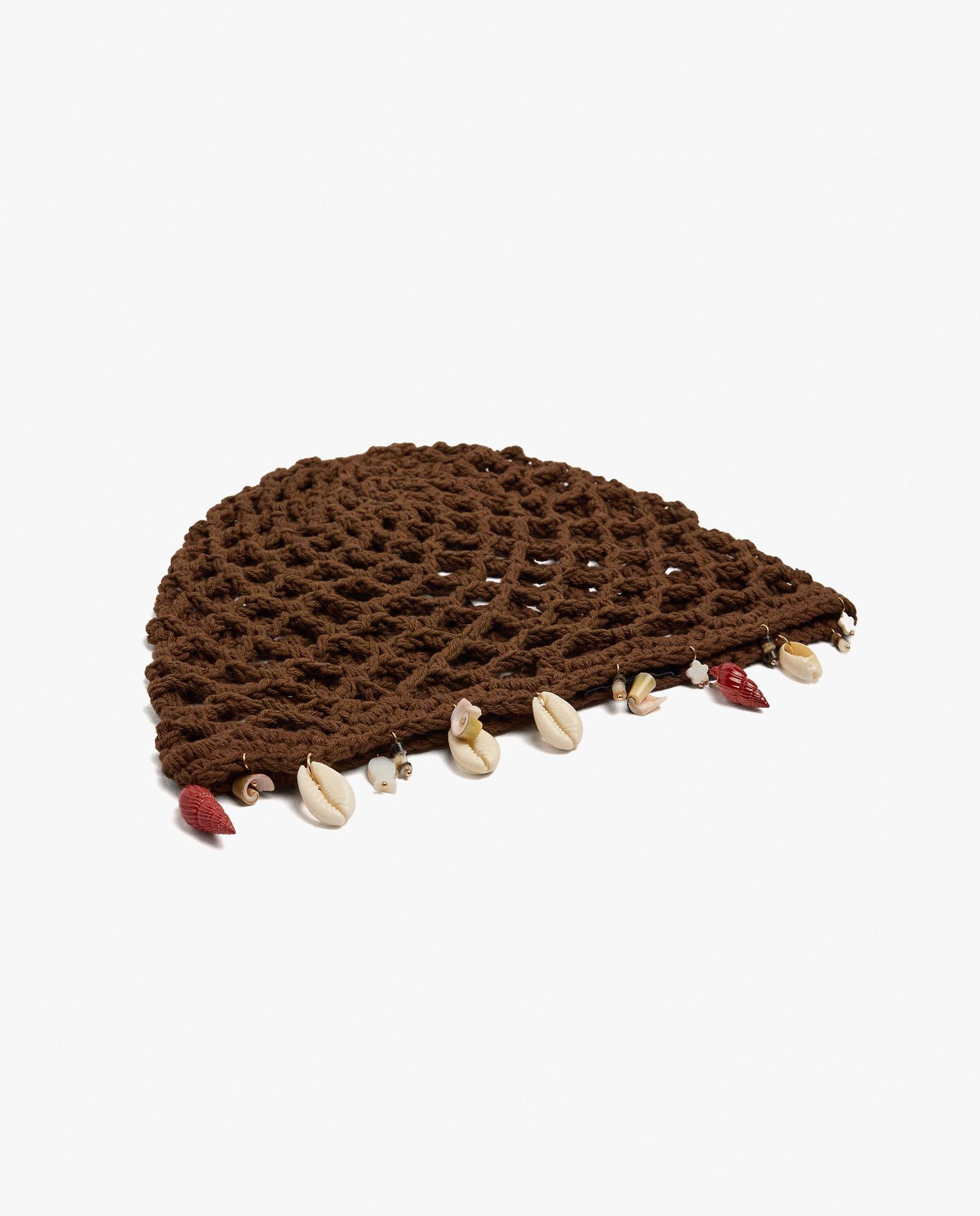 Gorro de mujer de crochet con conchas decorativas - Parfois - Marrón oscuro Marrón oscuro-2