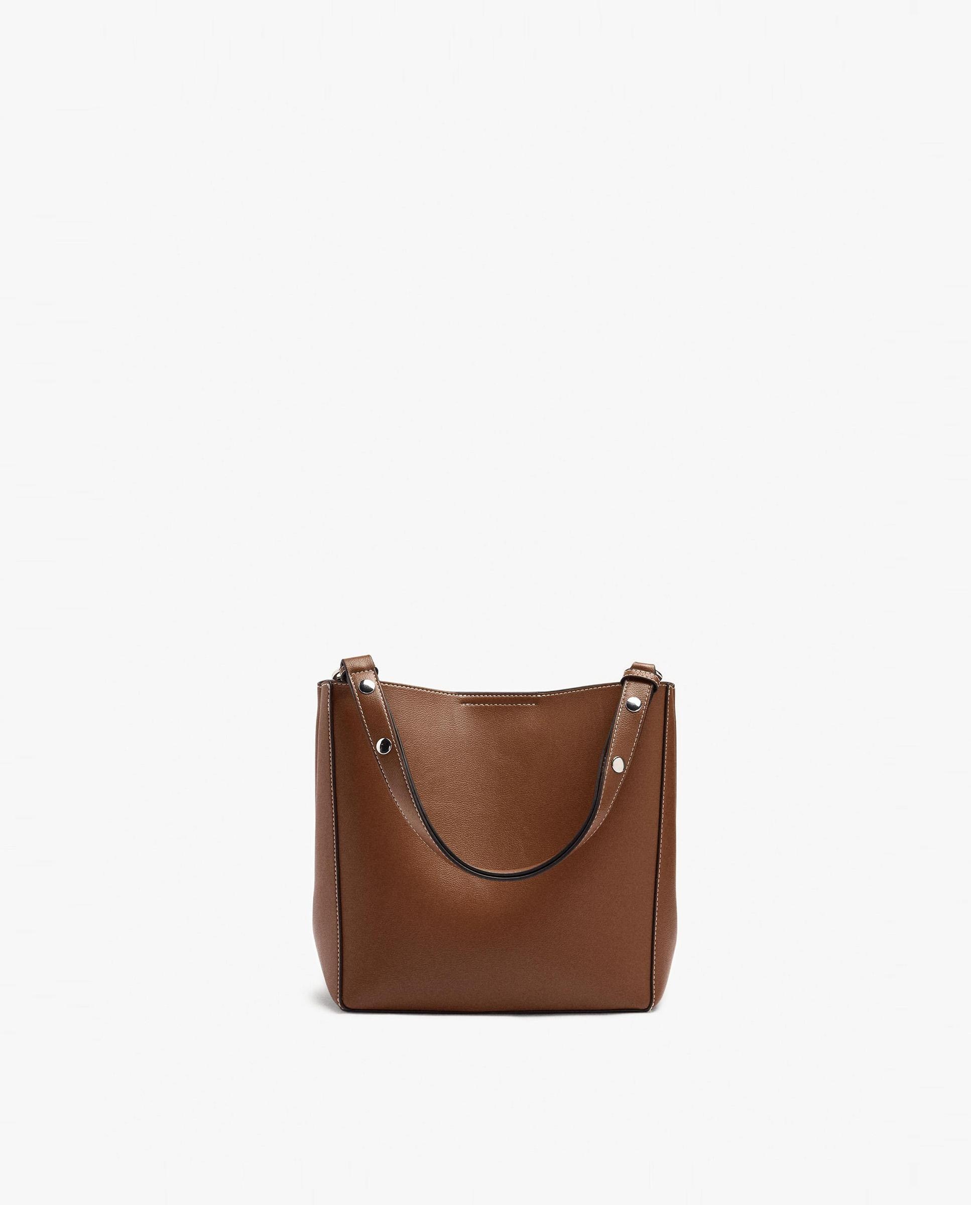 Bandolera de mujer con cierre imantado y tachuelas decorativas - Parfois - Camel Camel-1