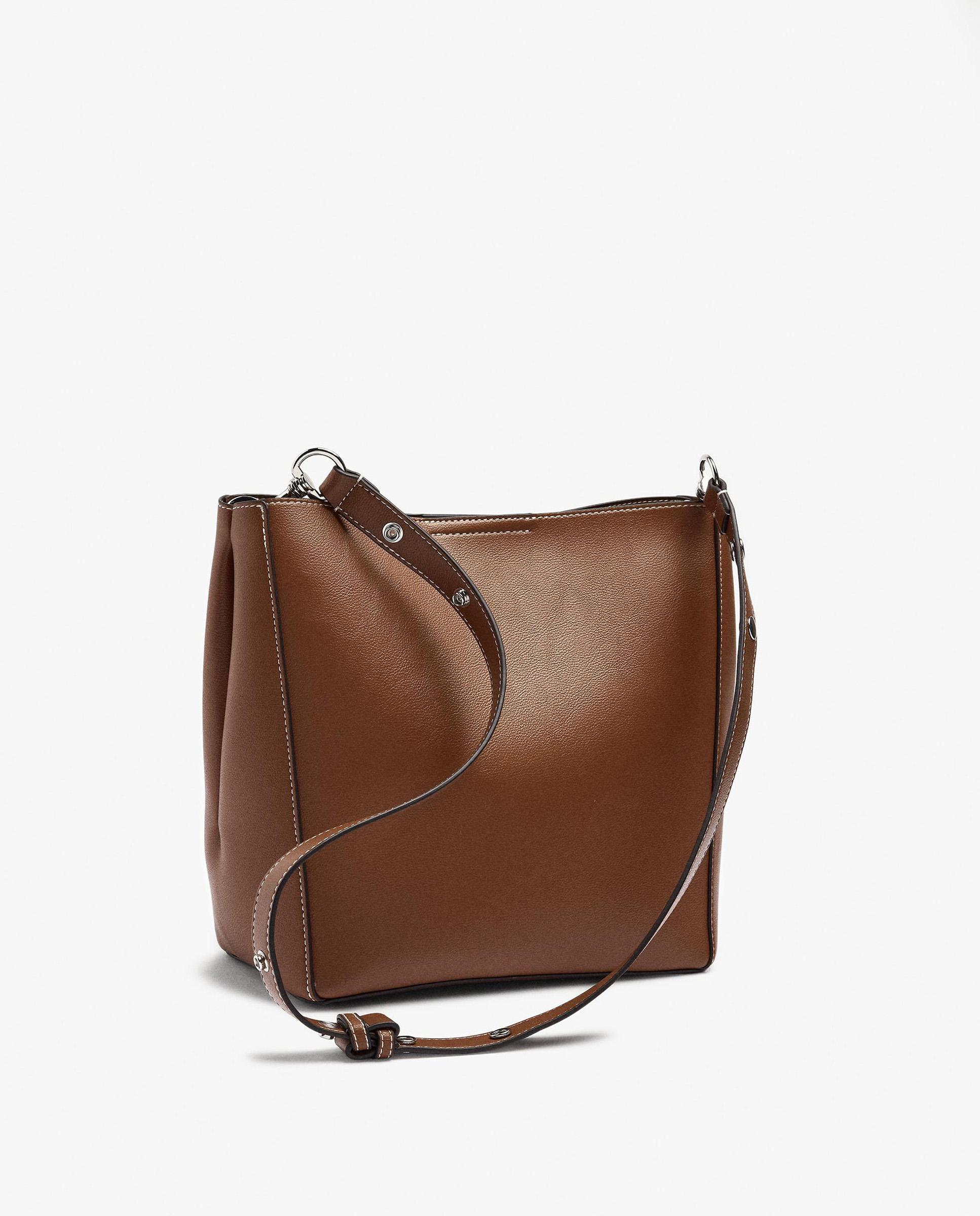 Bandolera de mujer con cierre imantado y tachuelas decorativas - Parfois - Camel Camel-4