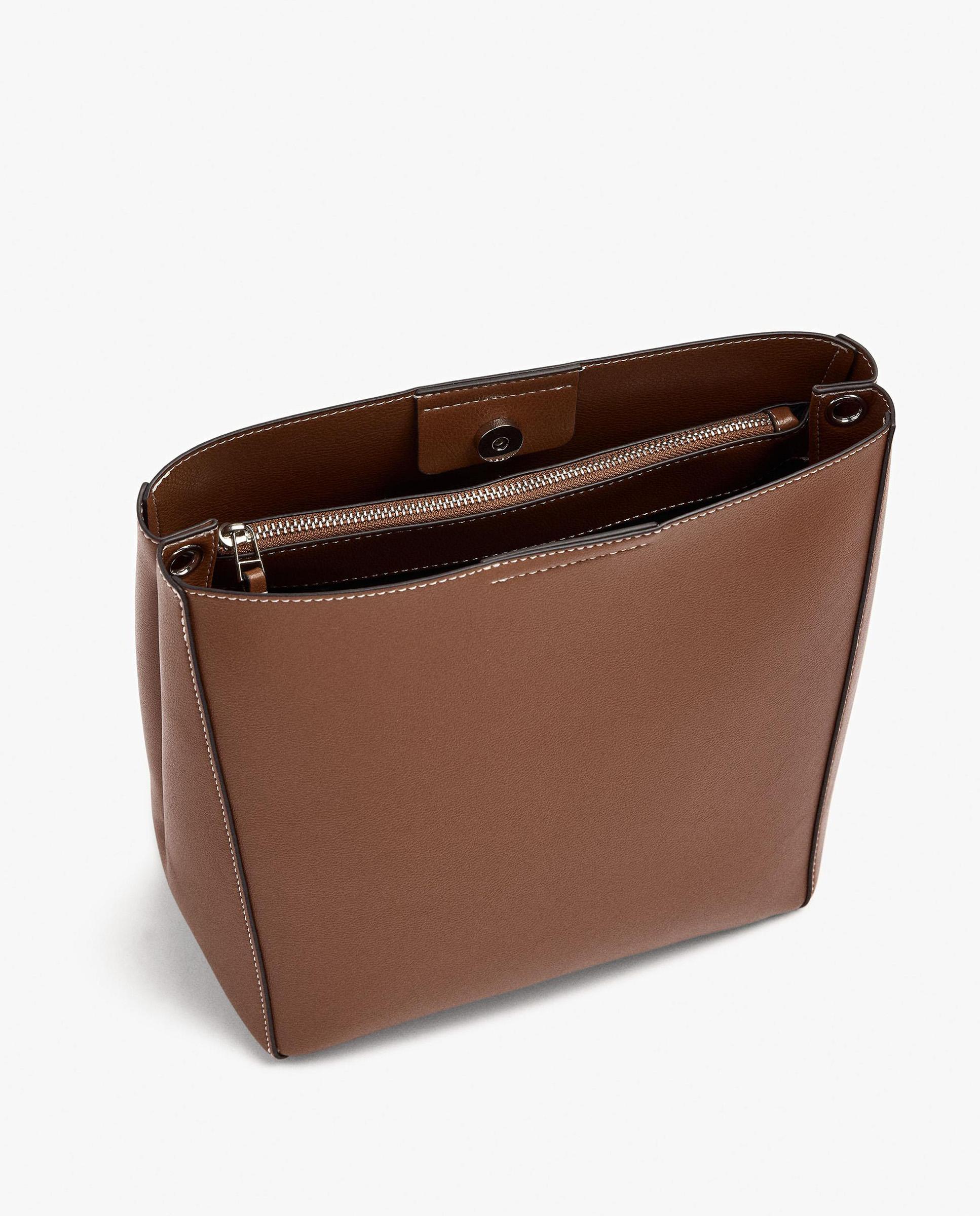 Bandolera de mujer con cierre imantado y tachuelas decorativas - Parfois - Camel Camel-5