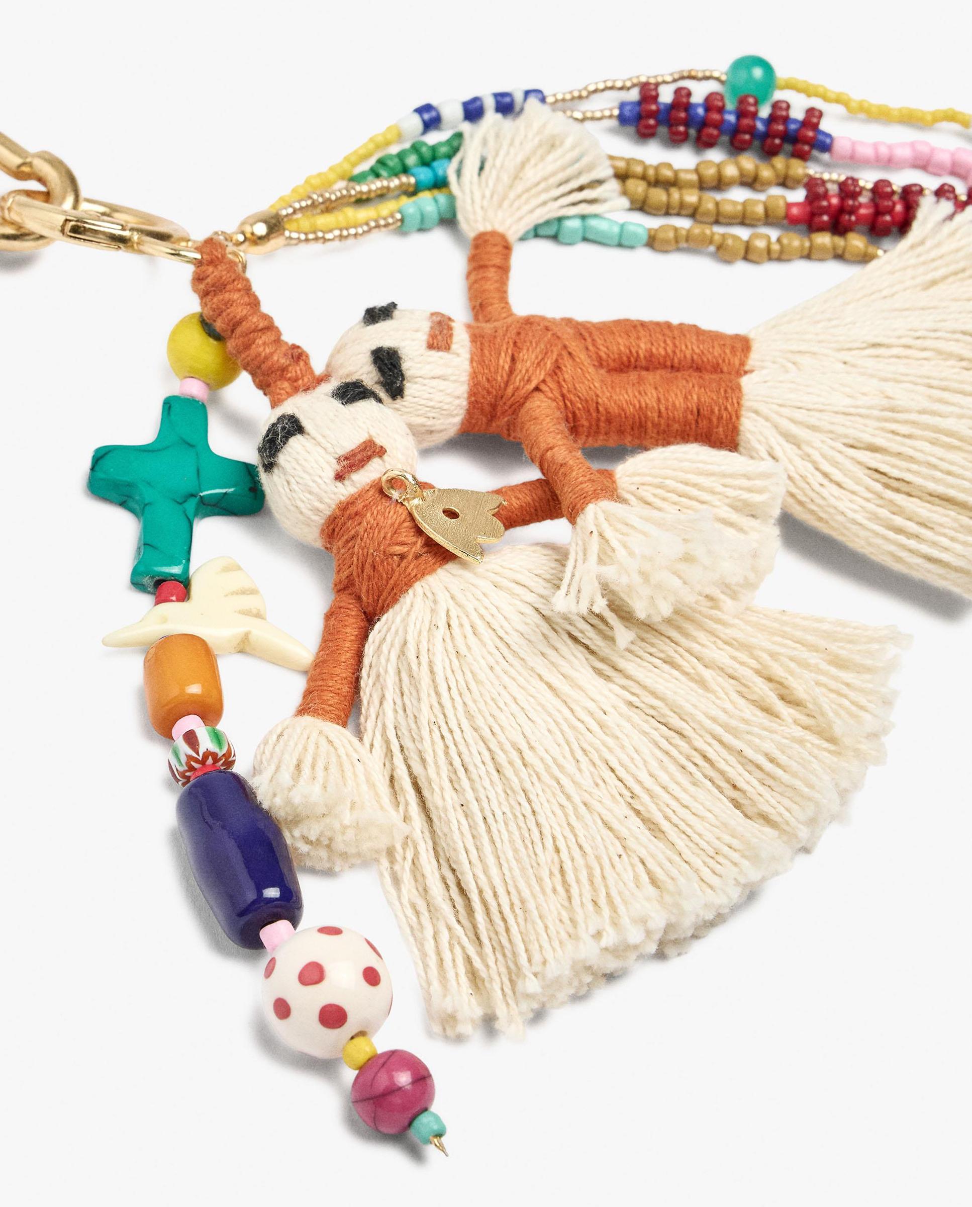Llavero con charm de muñeco y flecos decorativos - Parfois - Multicolor Multicolor-3