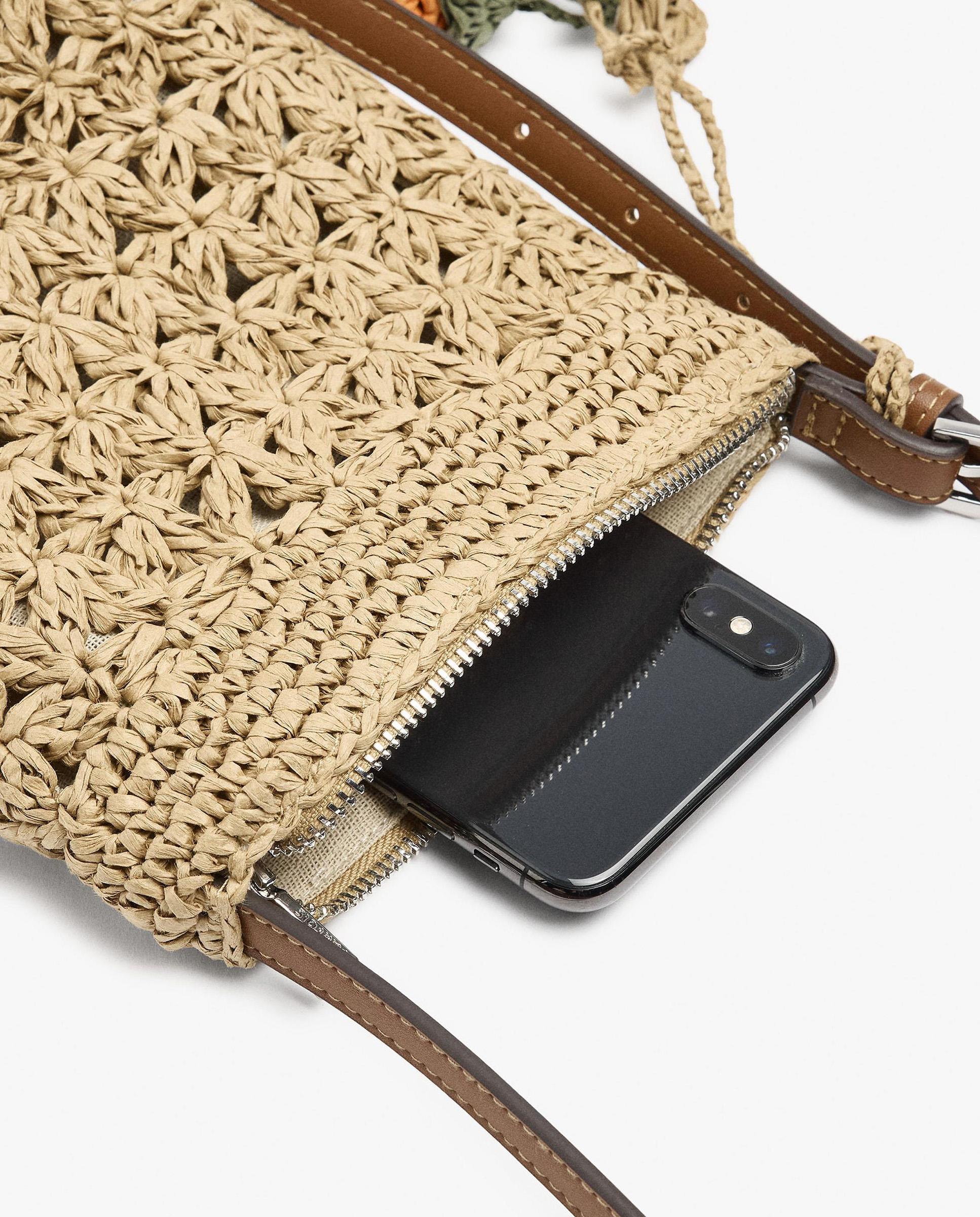 Bolso para móvil convertible a bandolera efecto rafia con cierre de cremallera y colgante extraíble - Parfois - Natural Natural-3