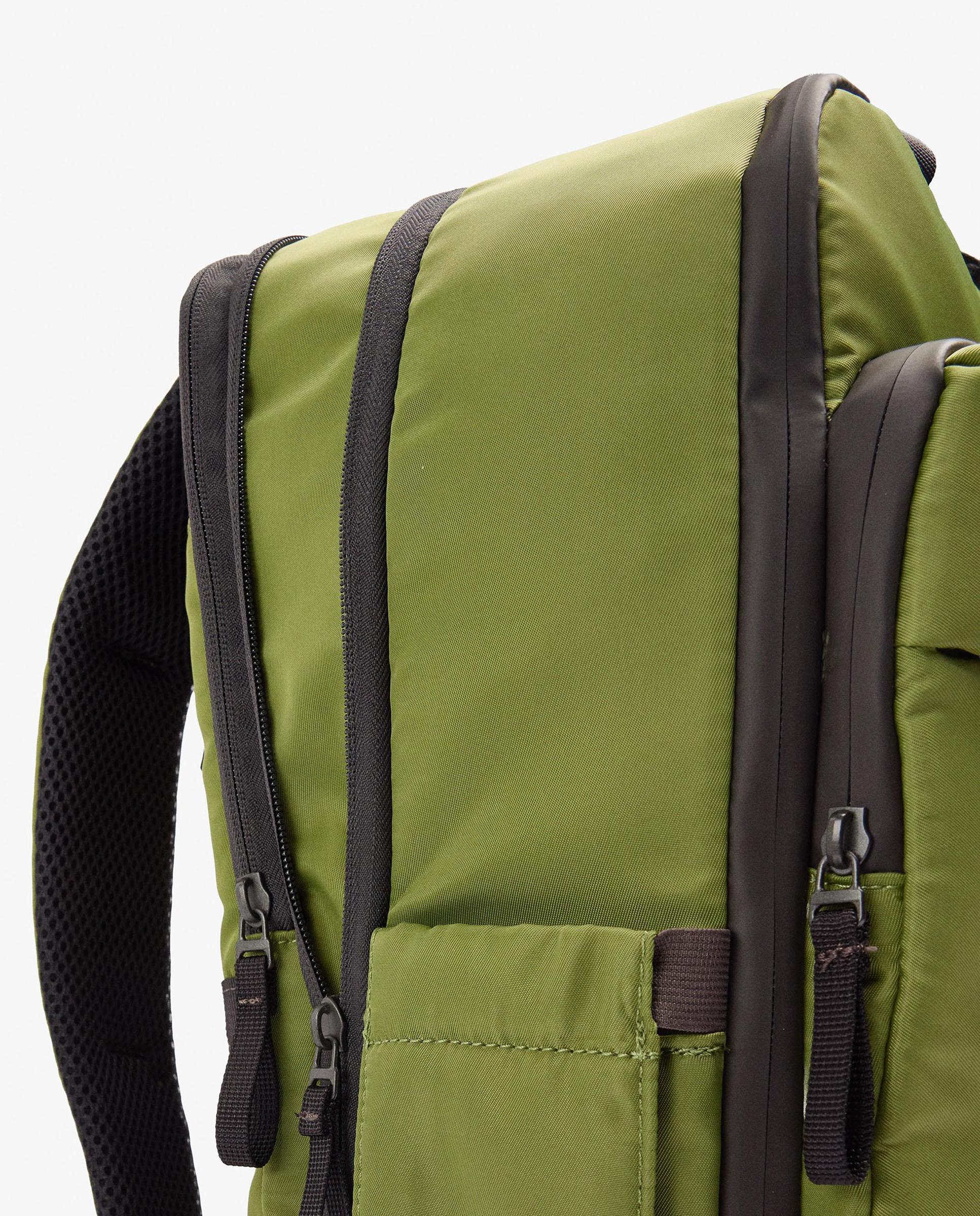Mochila de mujer con varios compartimentos y cierre de cremallera en liso - Parfois - Verde Verde-8