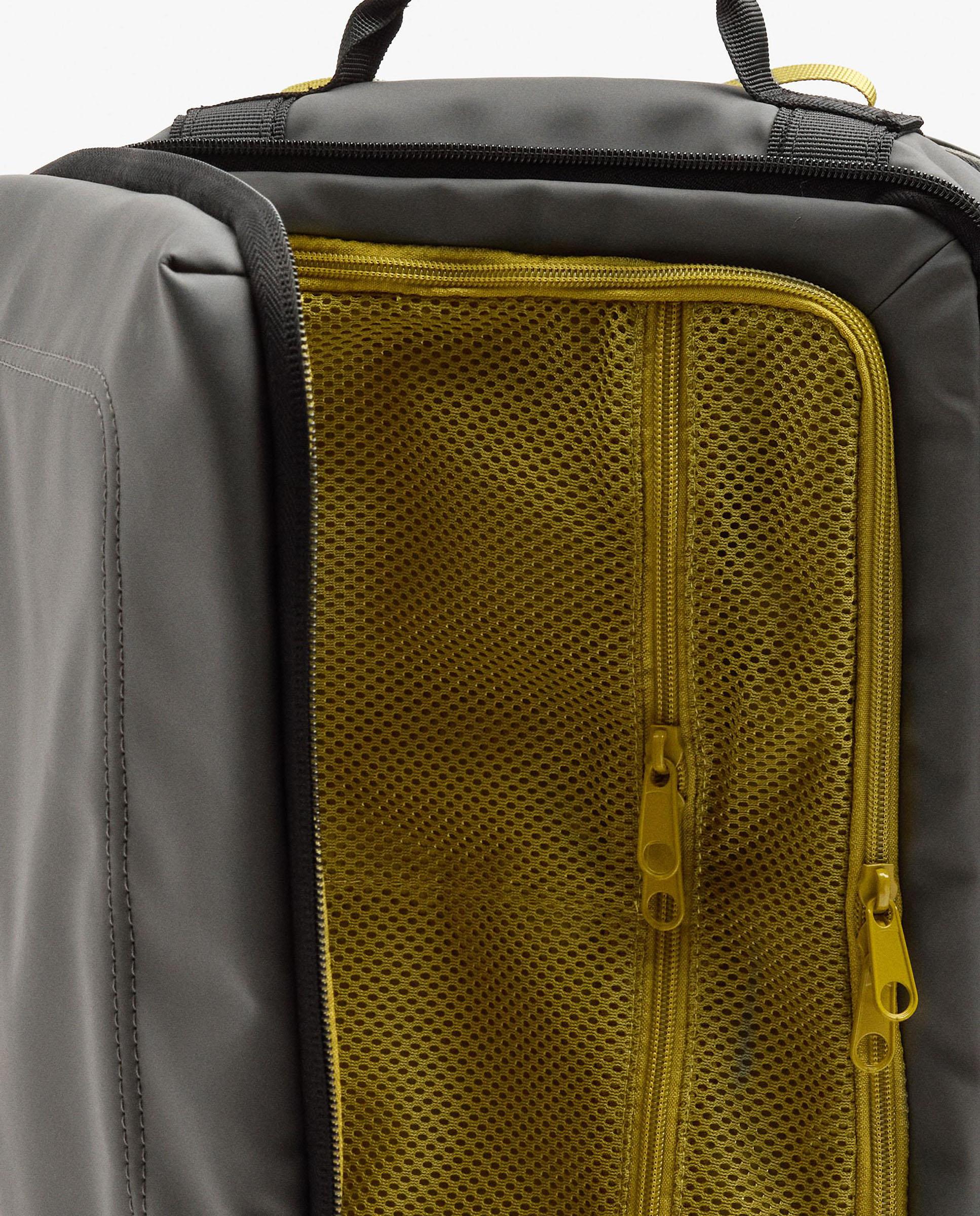 Mochila de mujer con varios compartimentos y cierre de cremallera en liso - Parfois - Gris Gris-2
