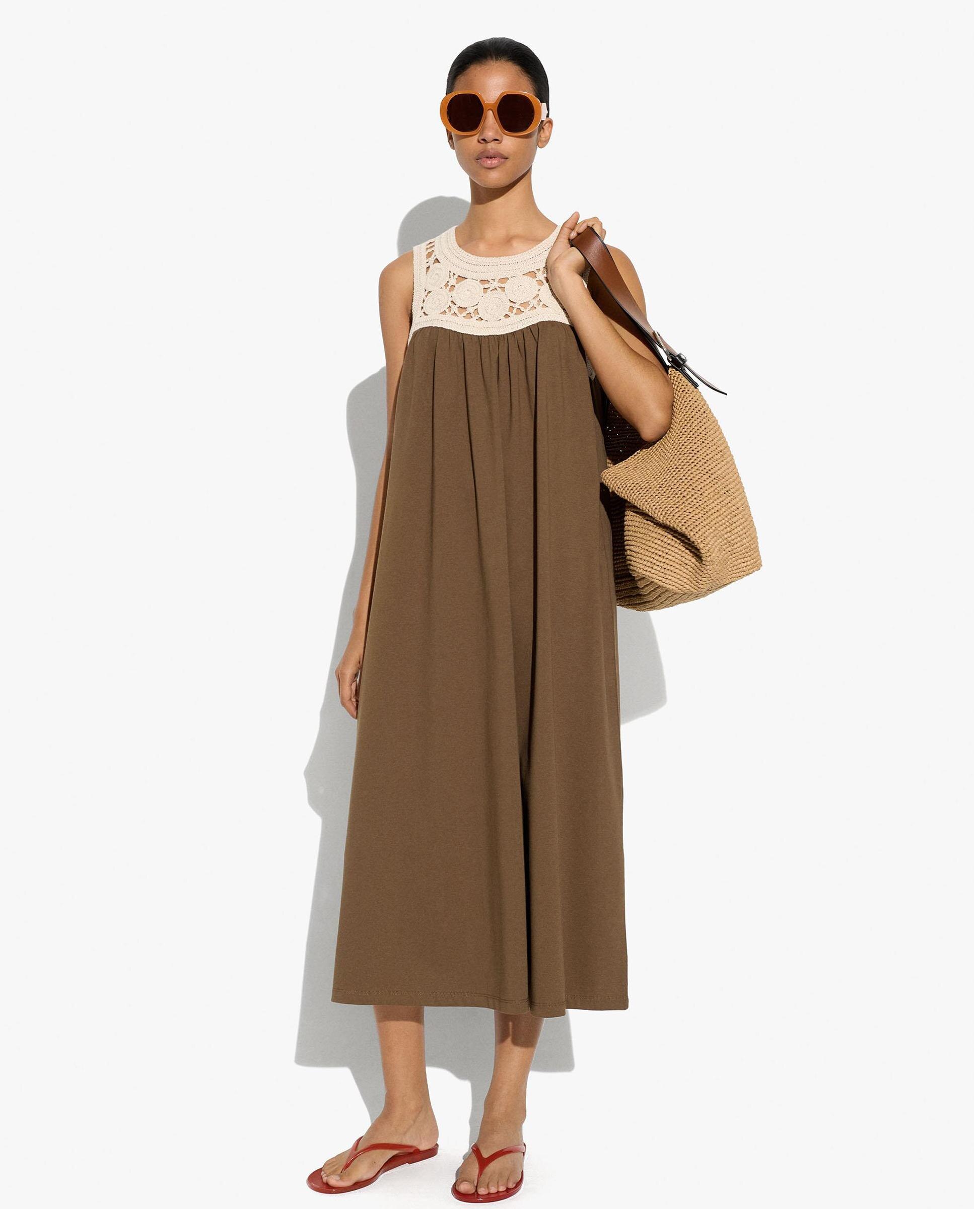 Parfois - Vestido midi sin mangas con bordados.