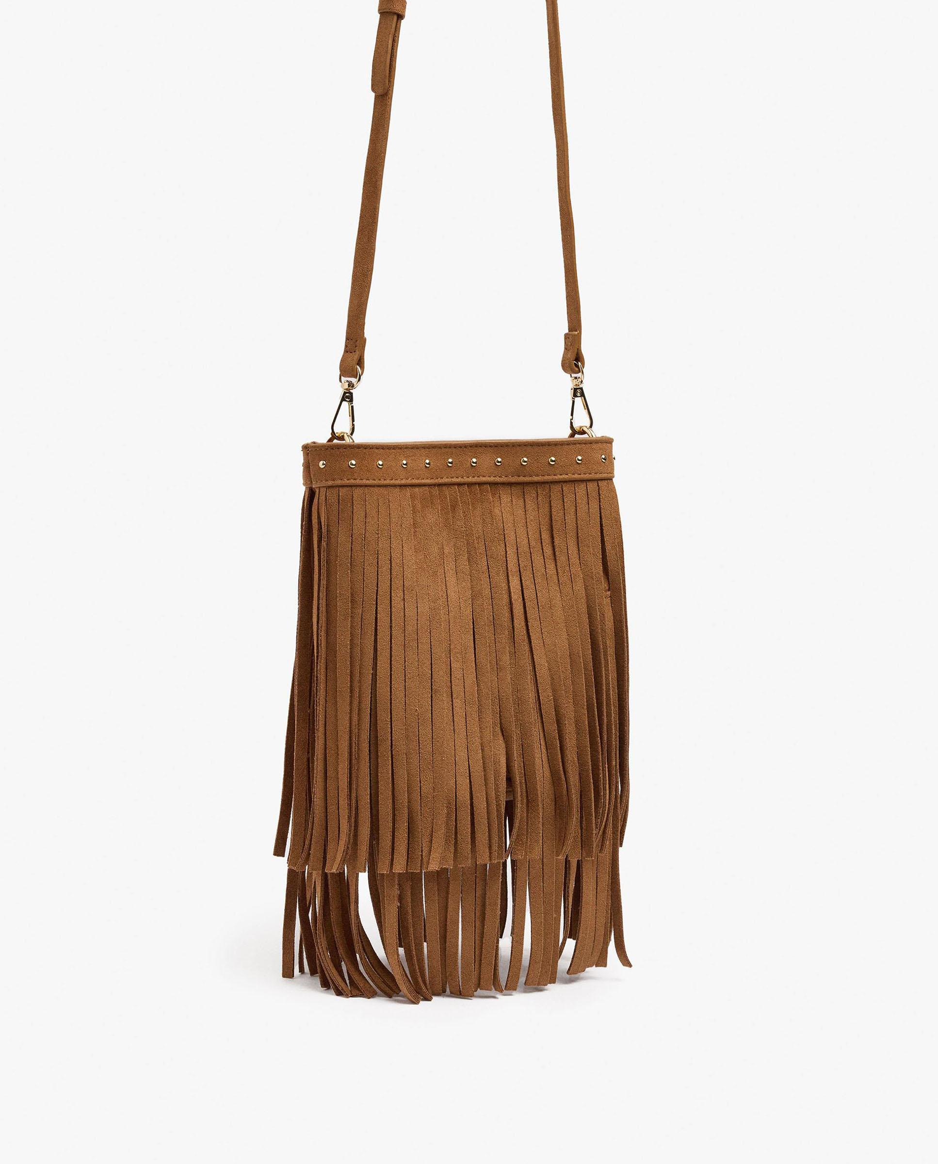 Bolso de hombro estilo cubo con flecos decorativos y cierre imantado en liso - Parfois - Camel Camel-2