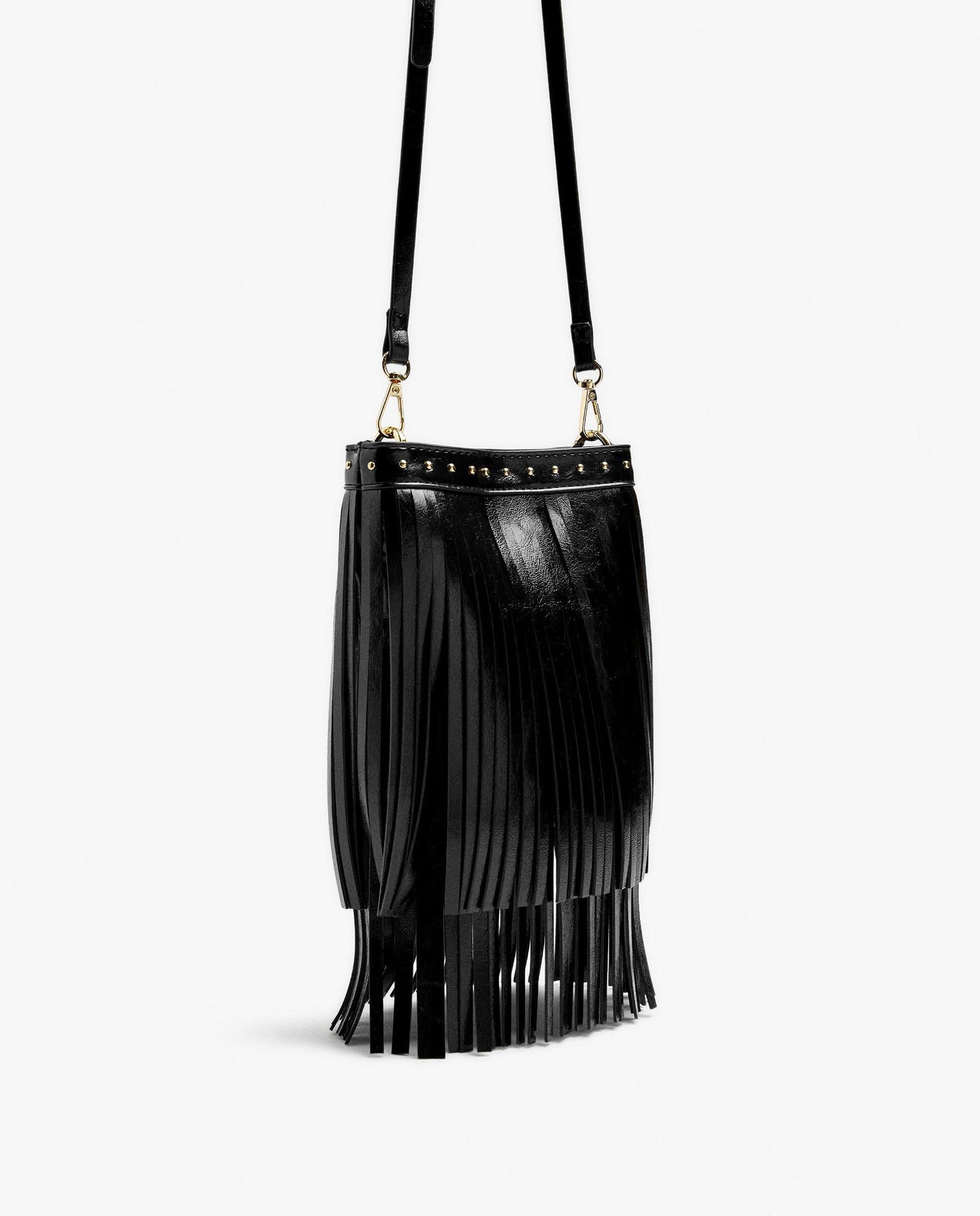 Bolso de hombro estilo bombonera con tachuelas y flecos con cierre imantado en liso - Parfois - Negro Negro-2