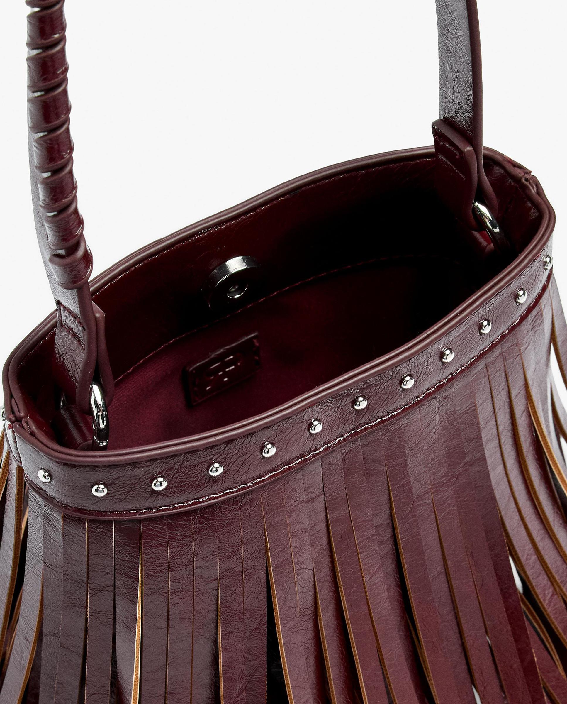 Bolso de hombro estilo bombonera con tachuelas y flecos con cierre imantado en liso - Parfois - Burdeos Burdeos-4