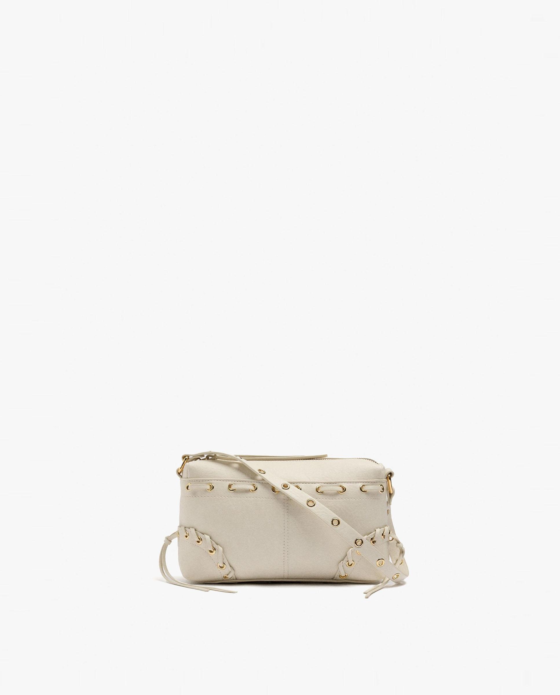Bandolera de mujer con cierre de cremallera y tachas decorativas - Parfois - Crudo Crudo-1