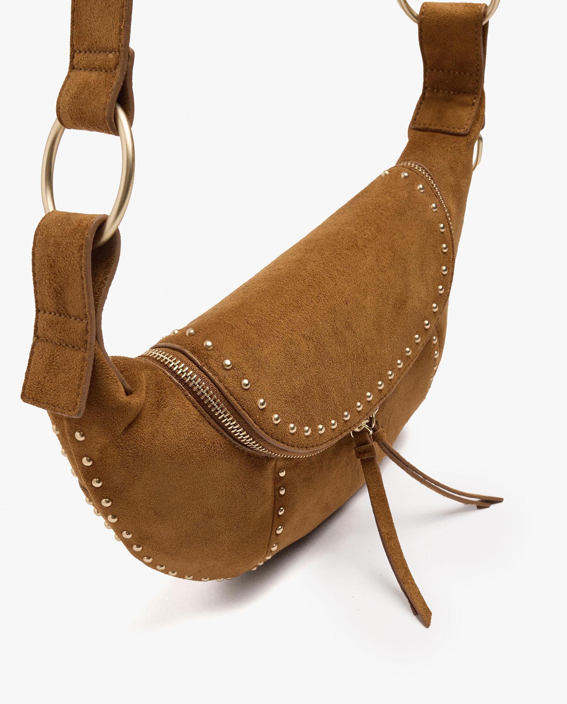 Riñonera de mujer con tachuelas decorativas y cierre de cremallera en liso - Parfois - Camel Camel-3