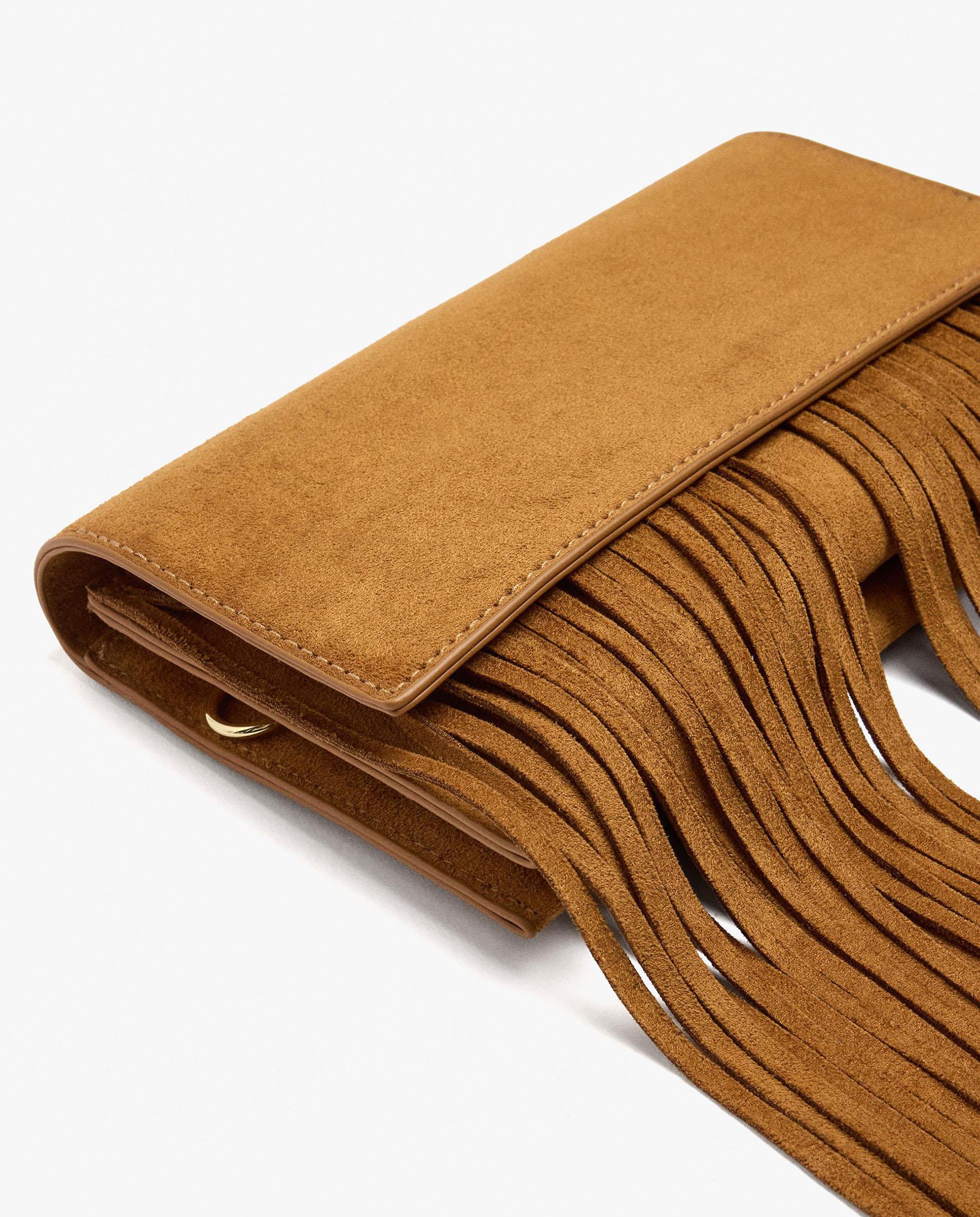 Bandolera de mujer con solapa y cierre imantado con flecos decorativos en liso - Parfois - Camel Camel-3