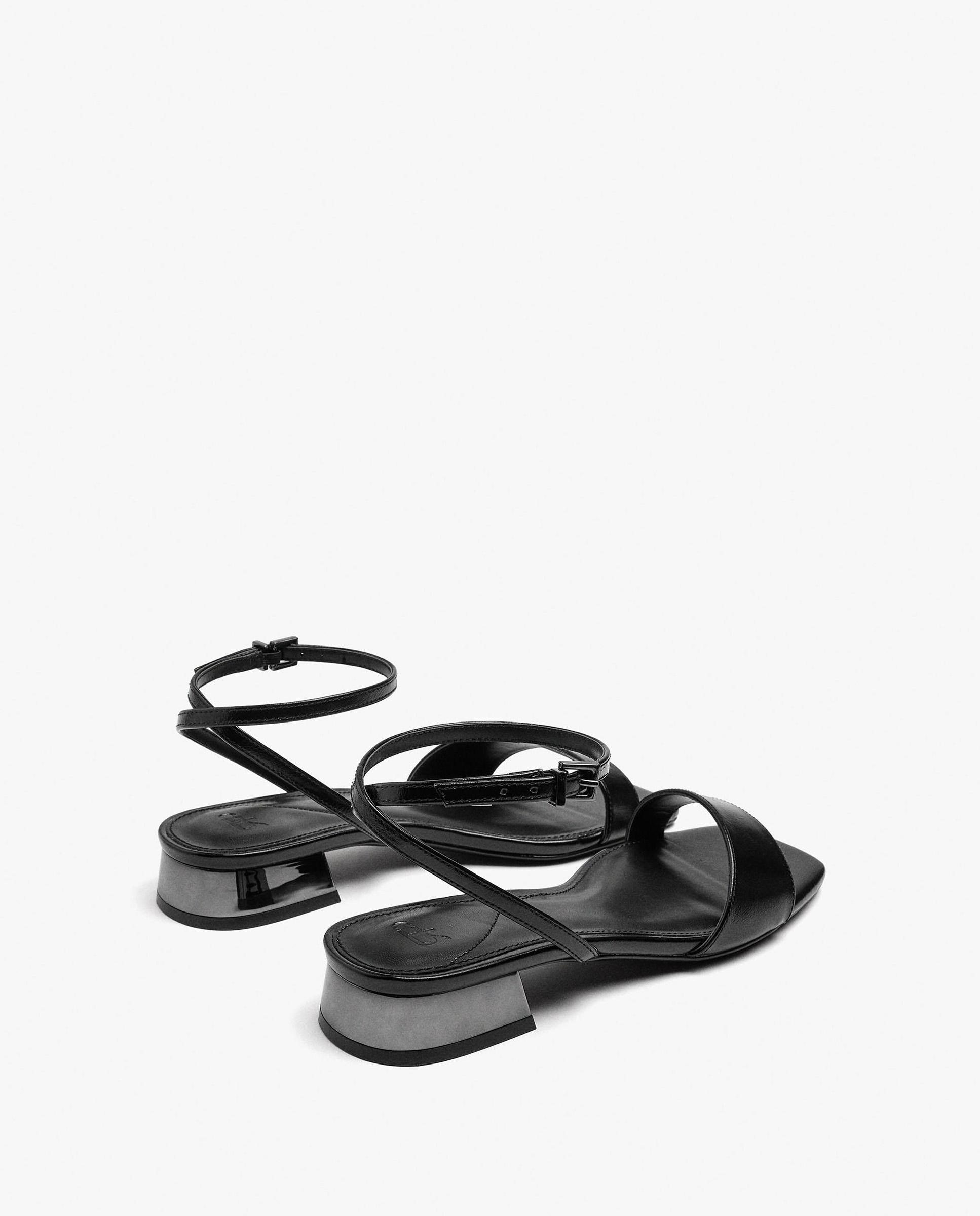 Sandalias de tacón de mujer con cierre de hebilla en liso - Parfois - Negro Negro-4