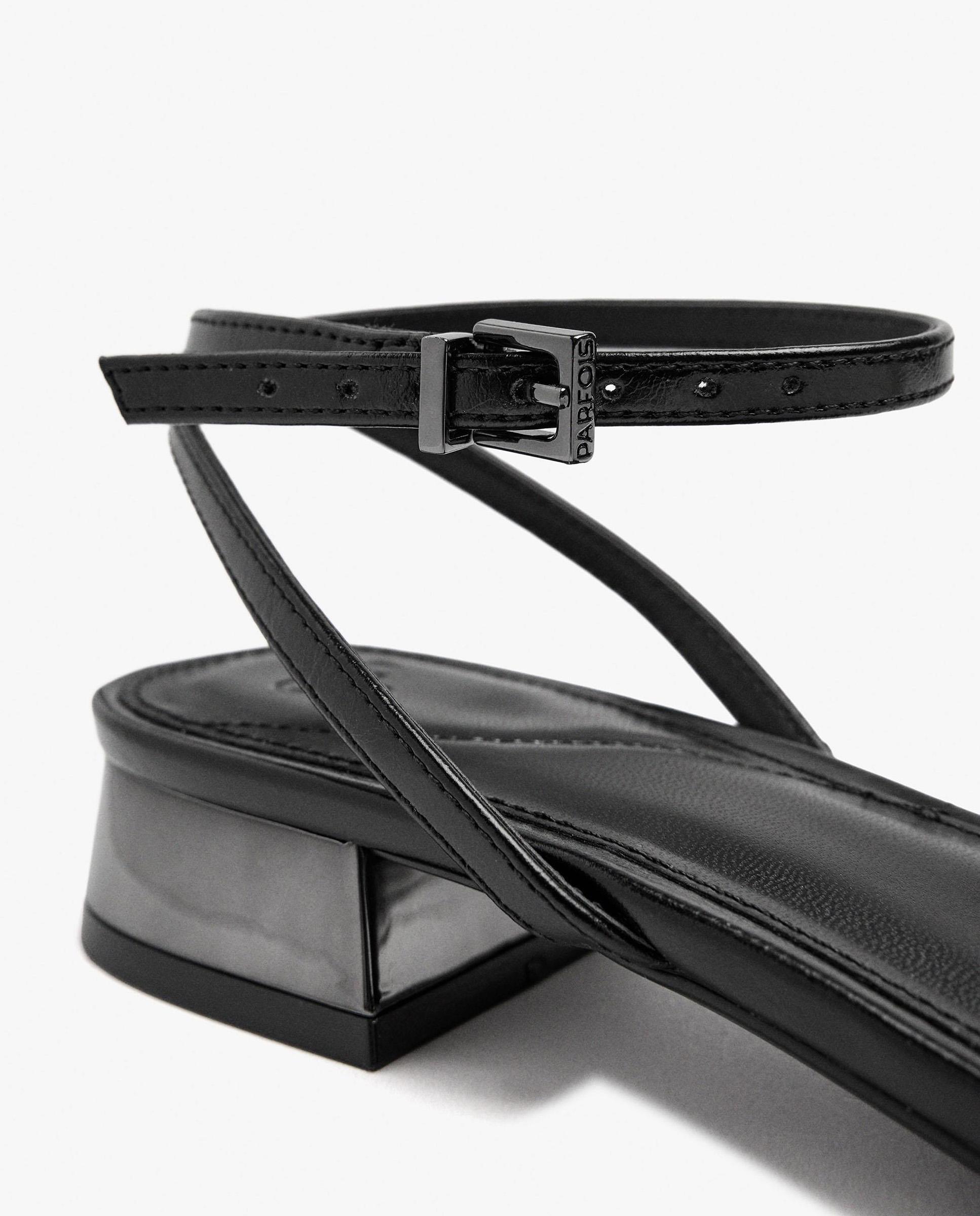 Sandalias de tacón de mujer con cierre de hebilla en liso - Parfois - Negro Negro-5