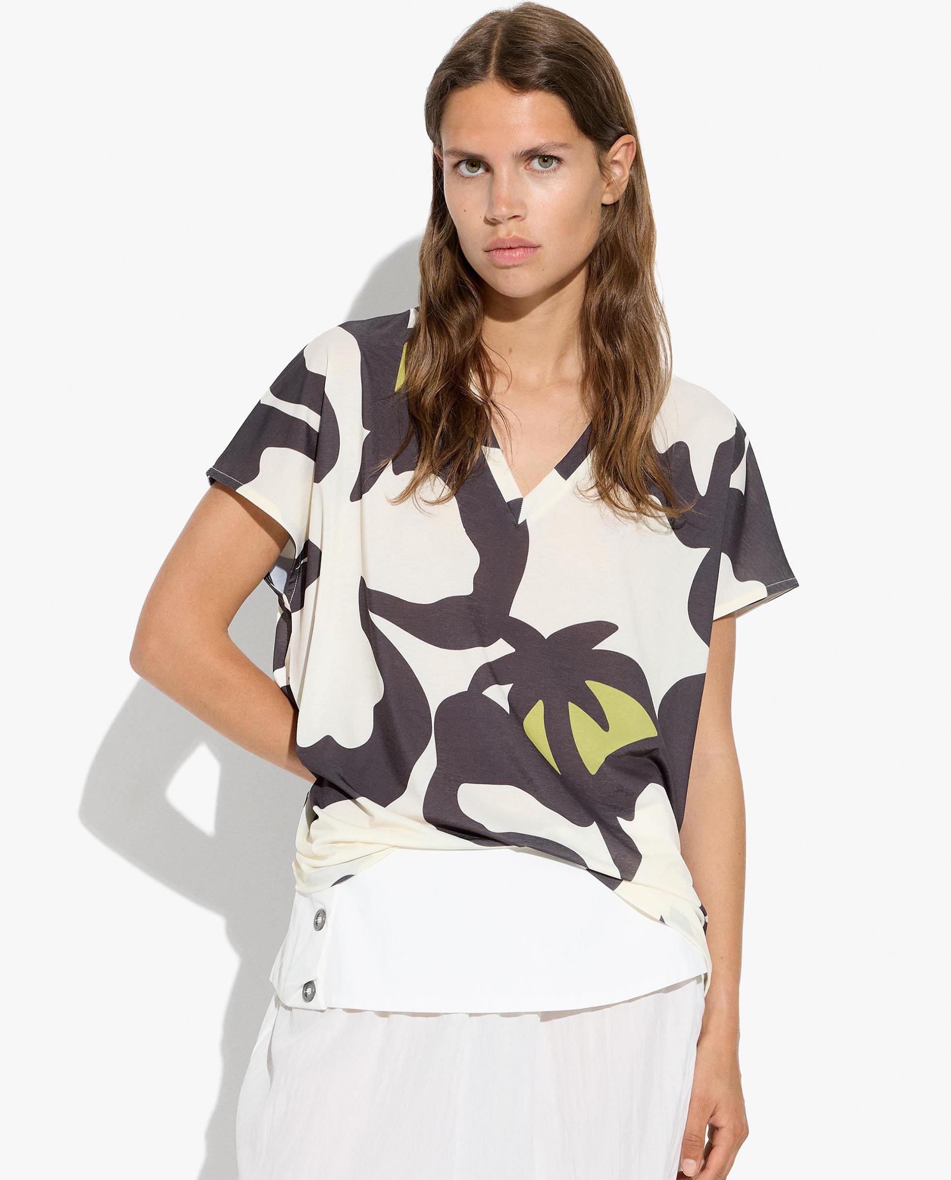 Camiseta de mujer de manga corta con cuello pico y estampado de rayas - Parfois - Negro Negro-1