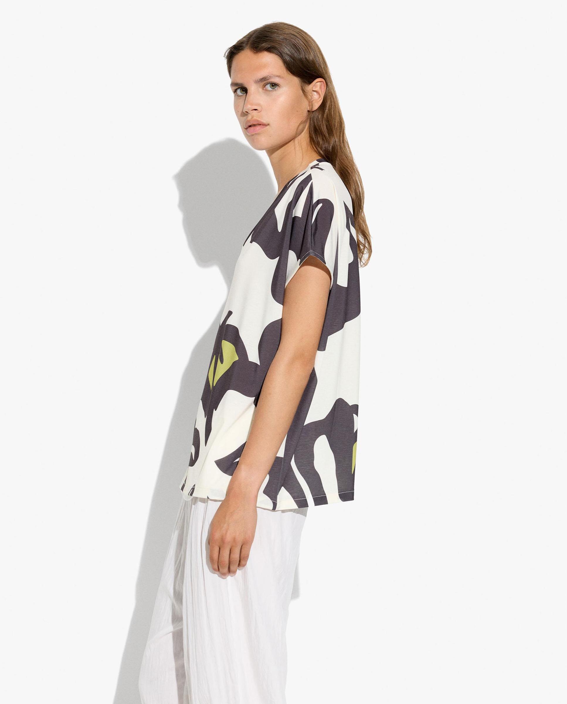 Camiseta de mujer de manga corta con cuello pico y estampado de rayas - Parfois - Negro Negro-3