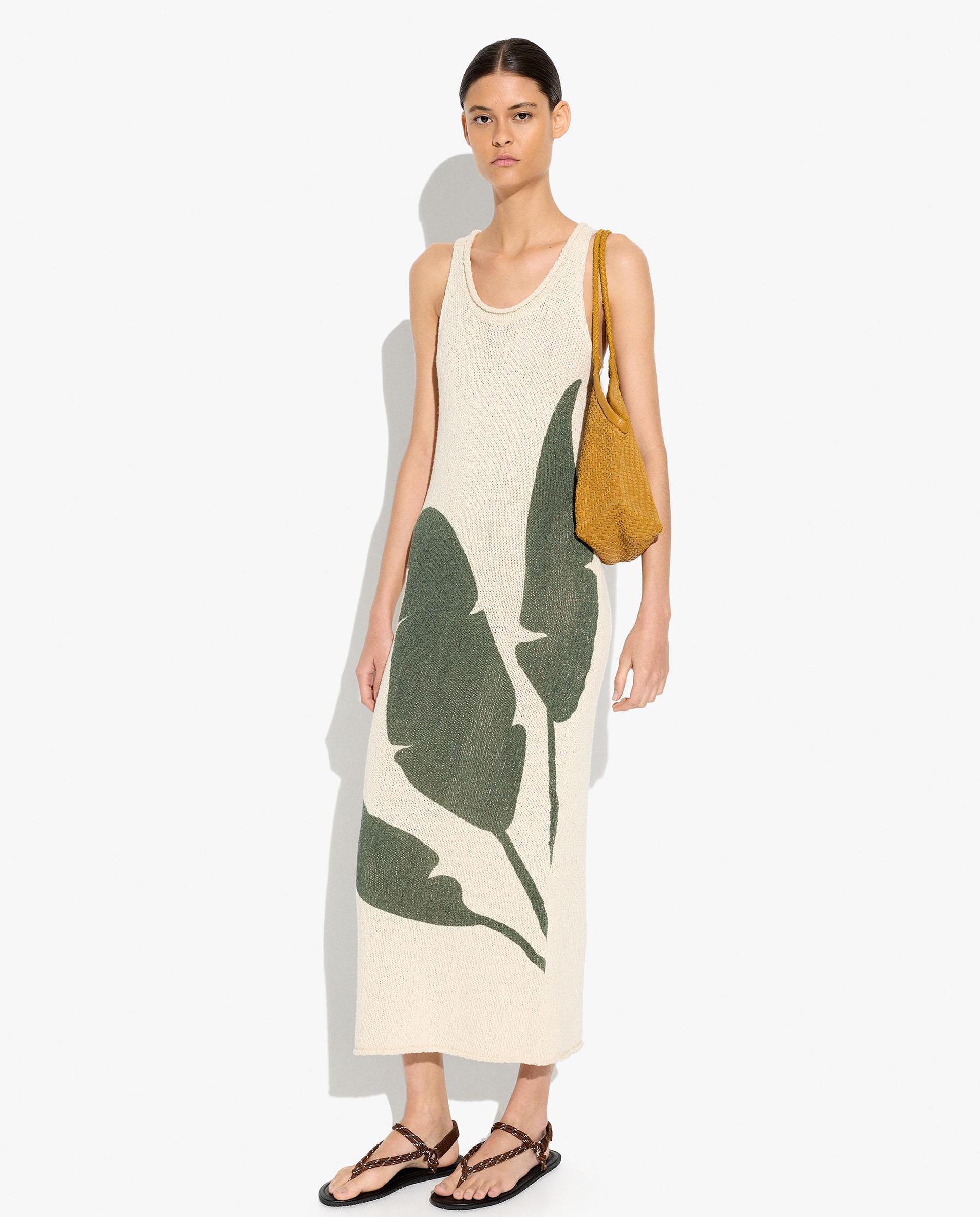 Parfois - Vestido largo de punto con estampado floral.