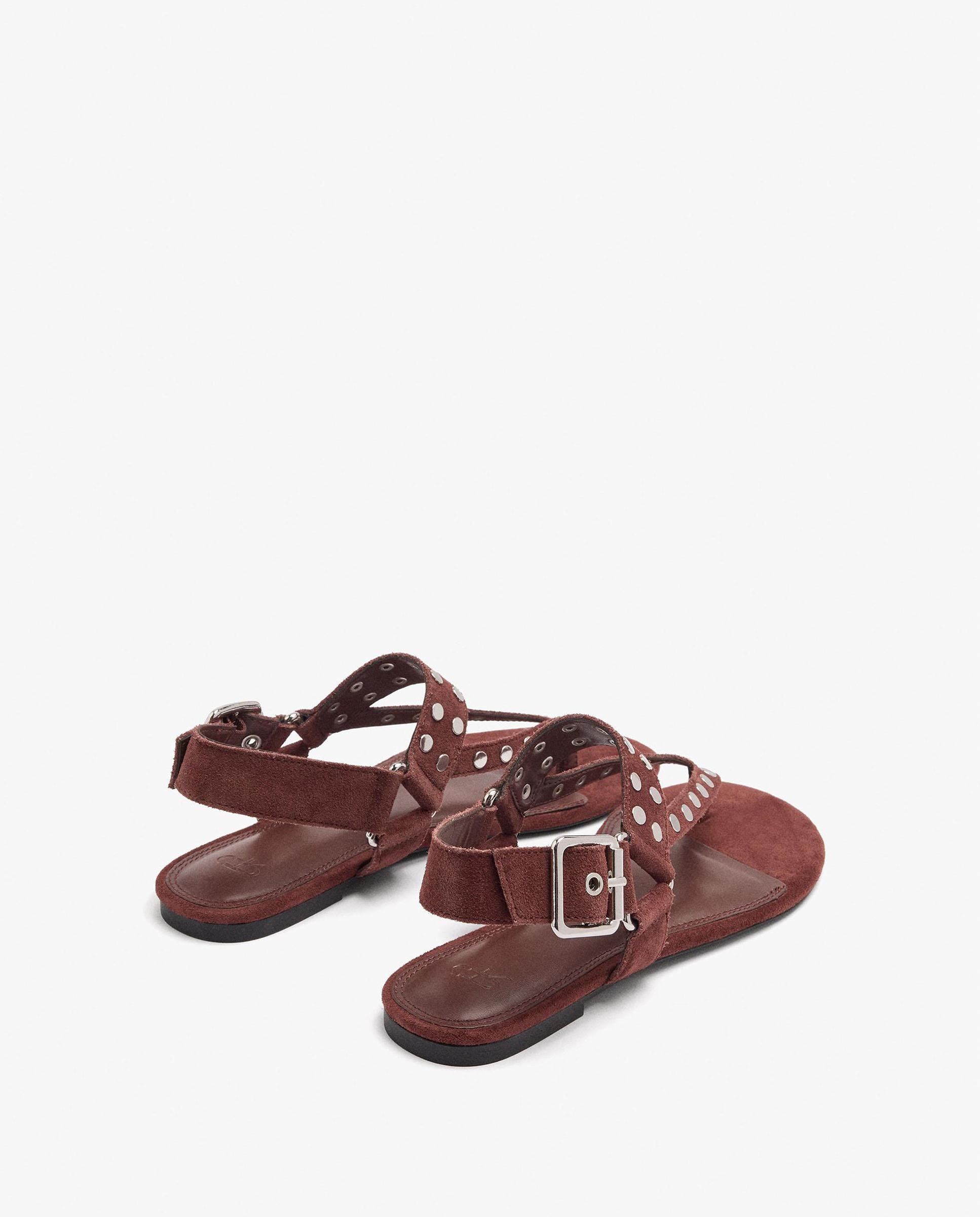 Sandalias planas de mujer 100% piel con tiras y tachuelas decorativas - Parfois - Rojo Rojo-4