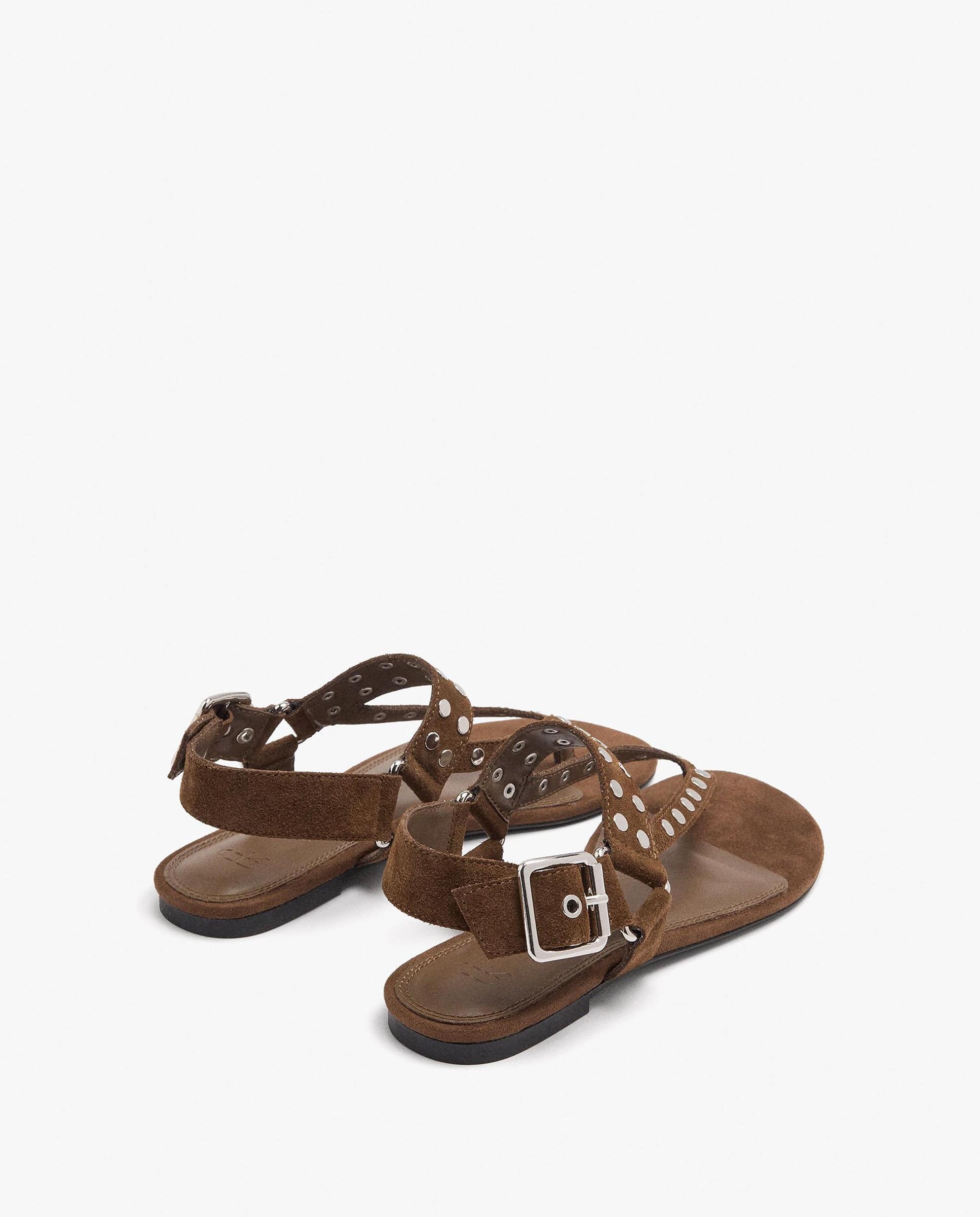 Sandalias planas de mujer 100% piel con tiras y tachuelas decorativas - Parfois - Marrón Marrón-4