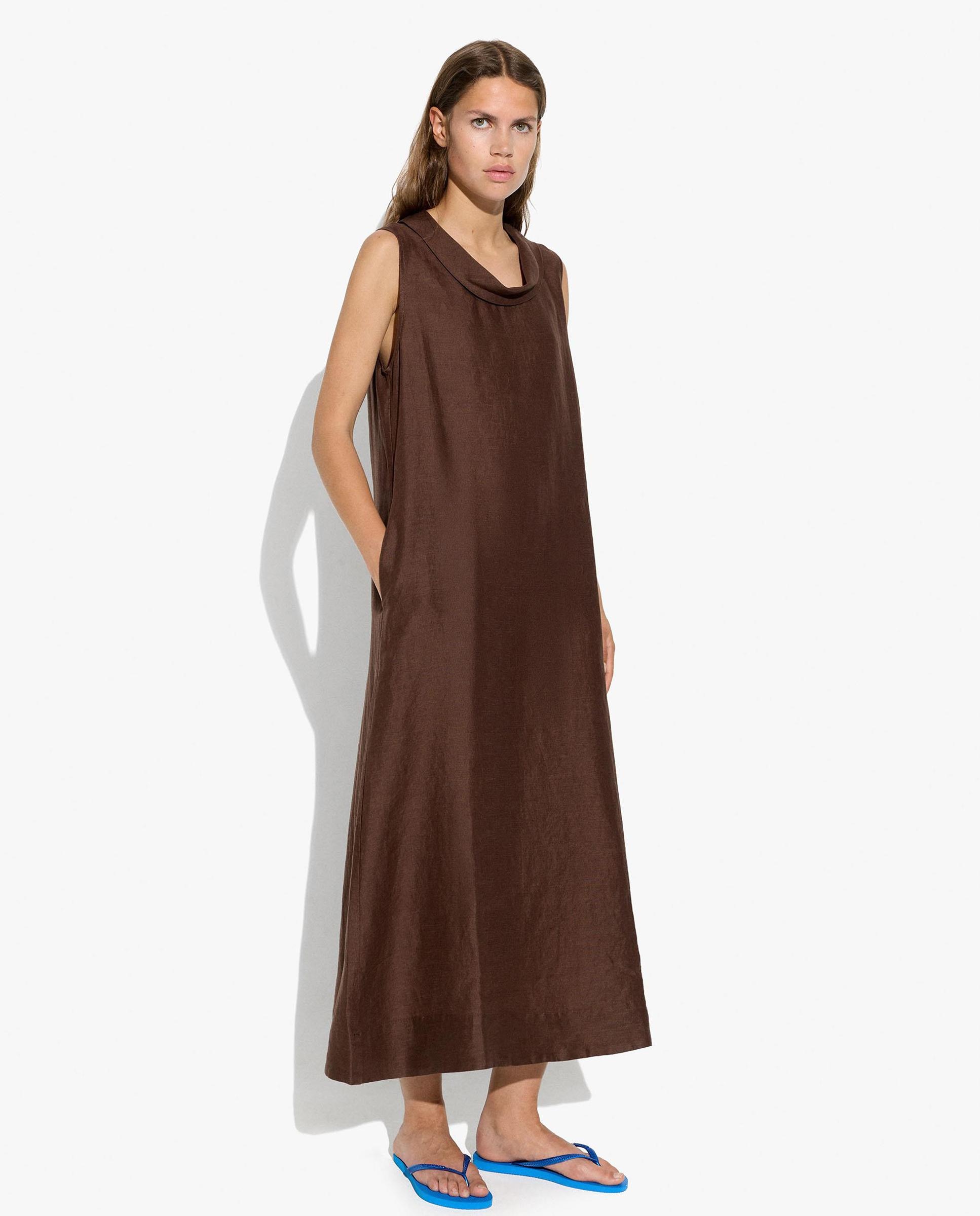 Vestido largo 100% lino con cuello drapeado - Parfois - Marrón oscuro Marrón oscuro-2