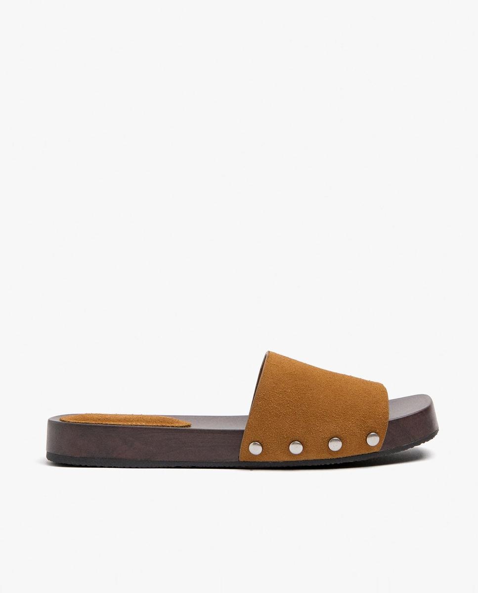 Sandalias planas de mujer 100% piel con tira ancha y tachuelas laterales - Parfois - Camel Camel-1